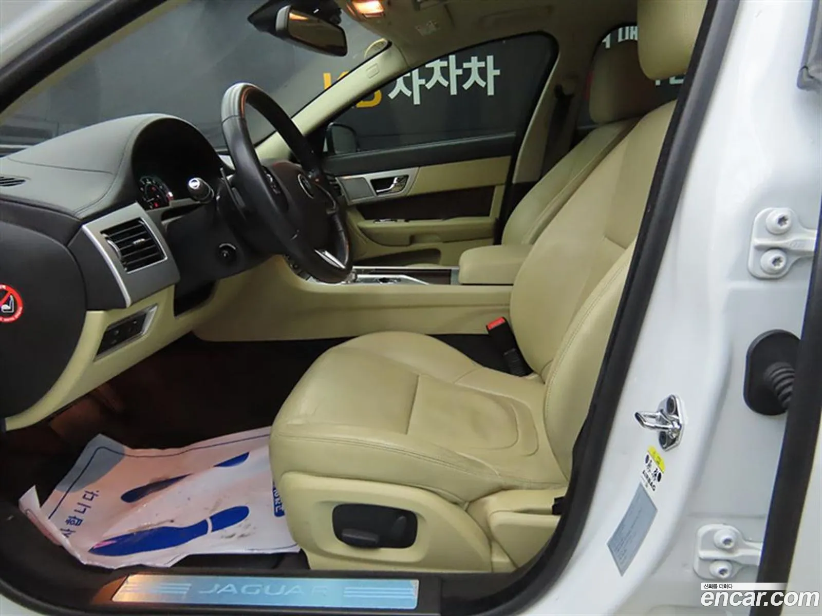Jaguar XF 2014 — 16