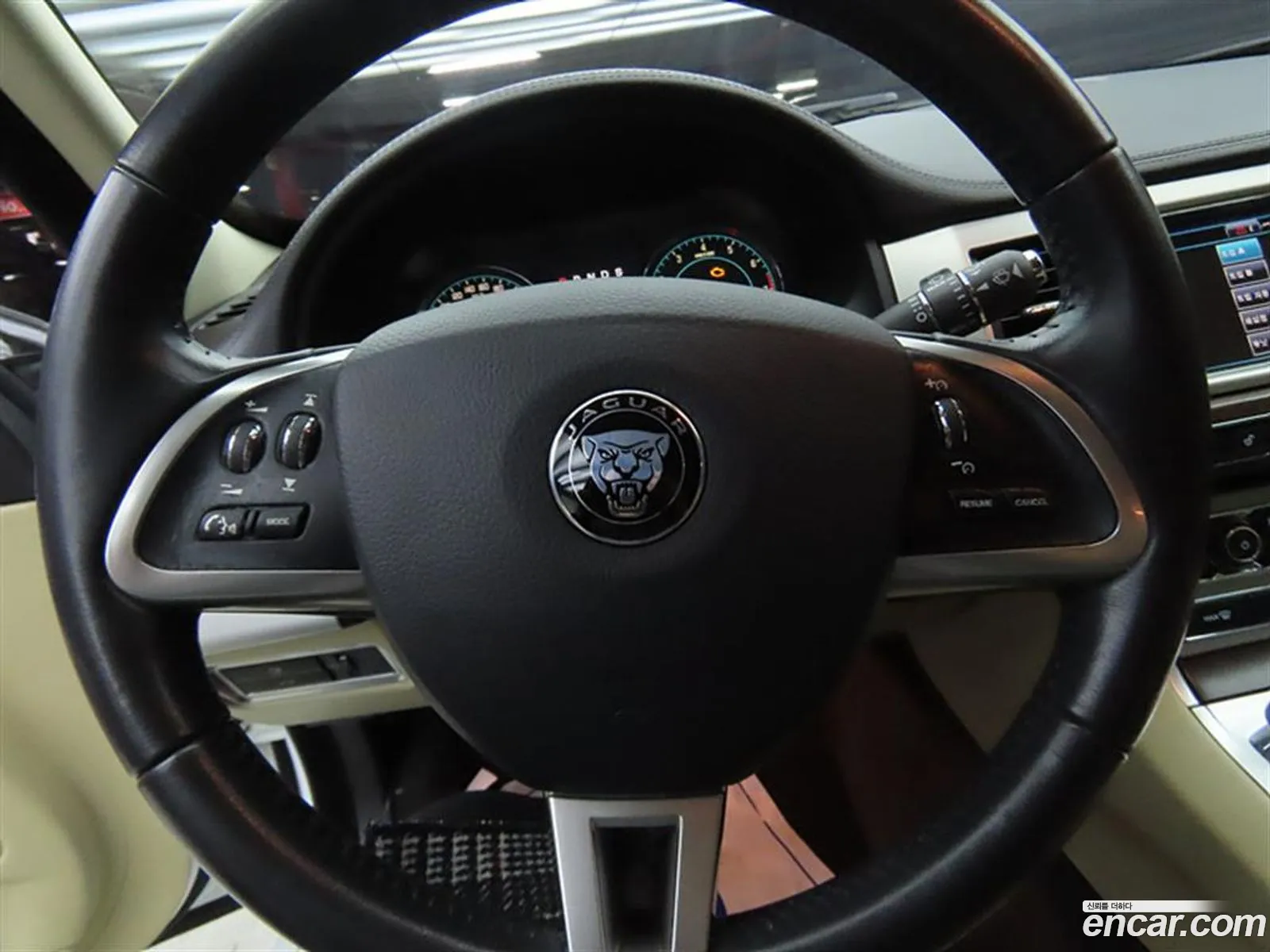 Jaguar XF 2014 — 11