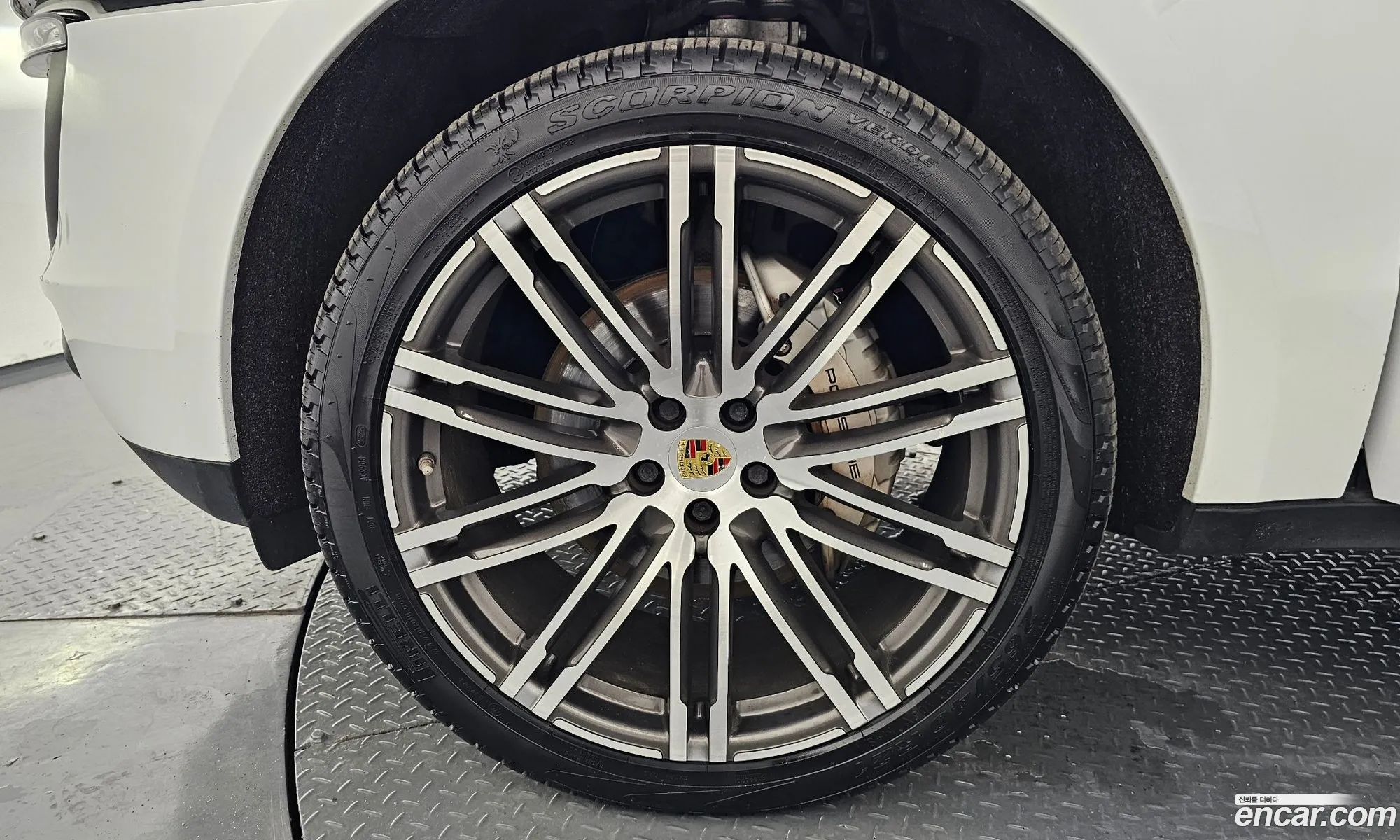 Porsche Macan 2017 WP1AD295XHLB70703 — 19