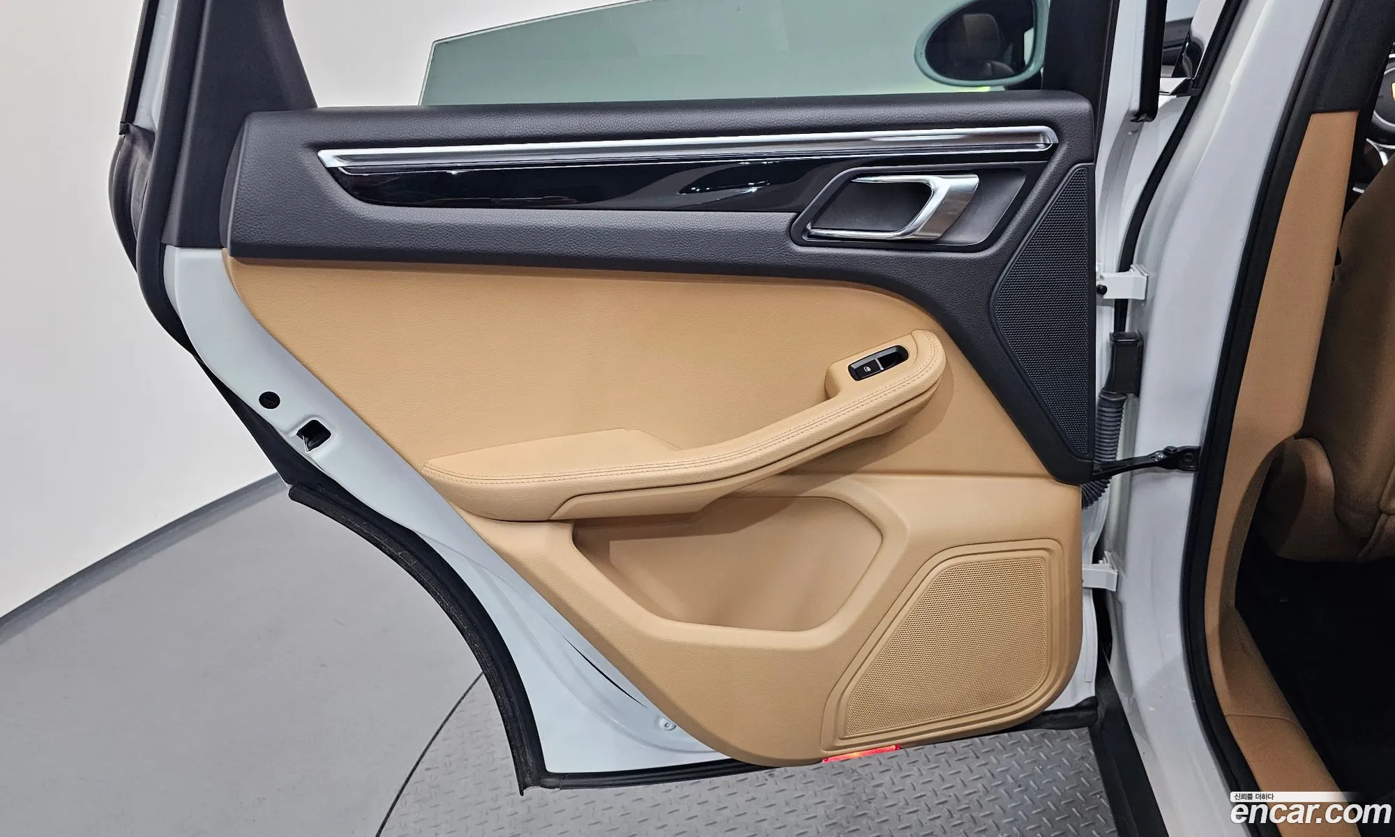 Porsche Macan 2017 WP1AD295XHLB70703 — 26