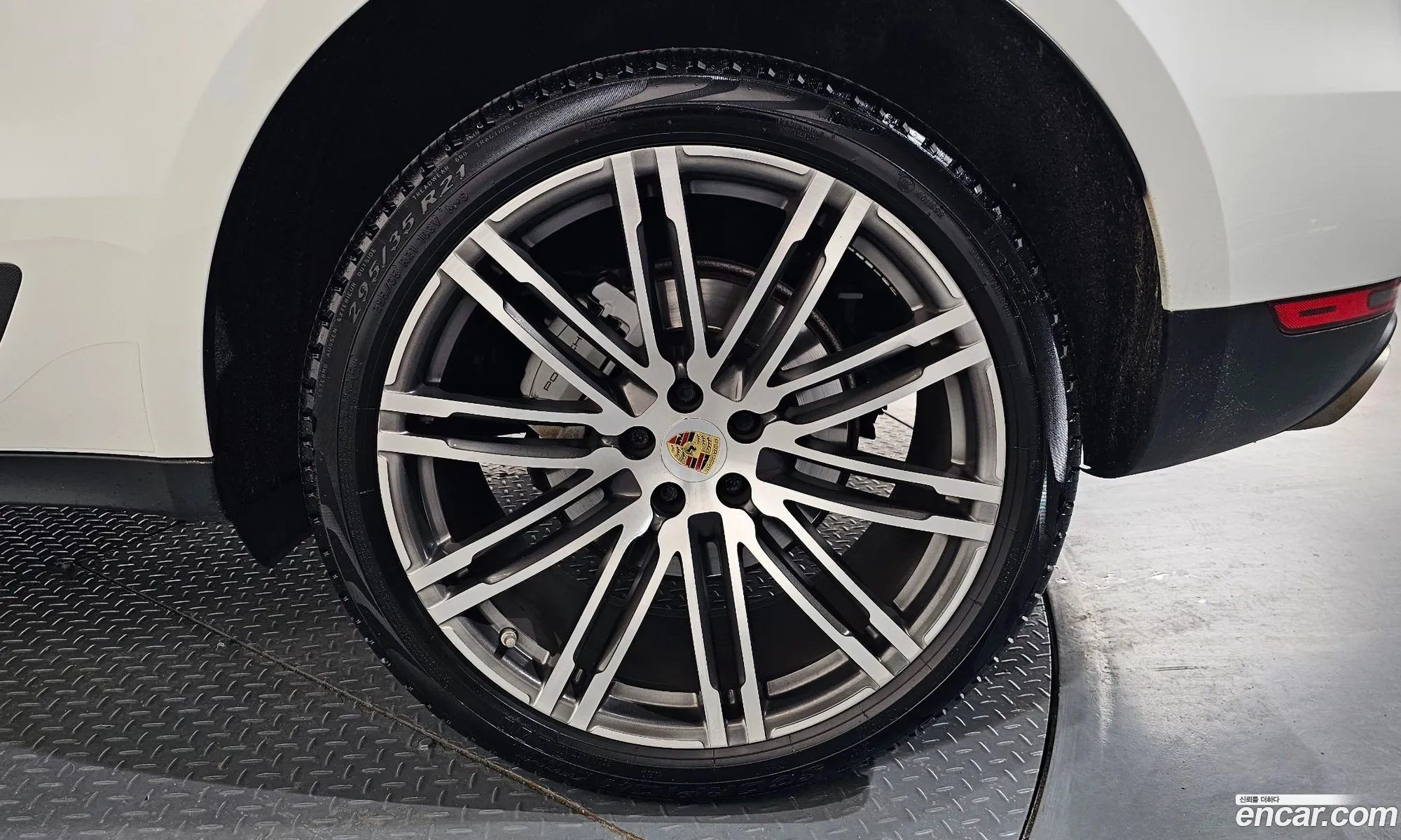 Porsche Macan 2017 WP1AD295XHLB70703 — 30
