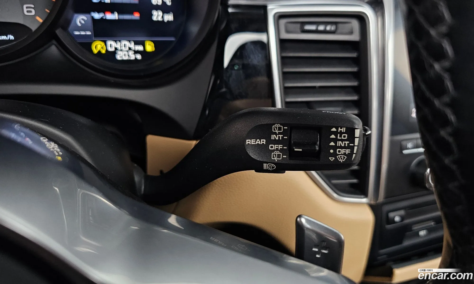 Porsche Macan 2017 WP1AD295XHLB70703 — 2