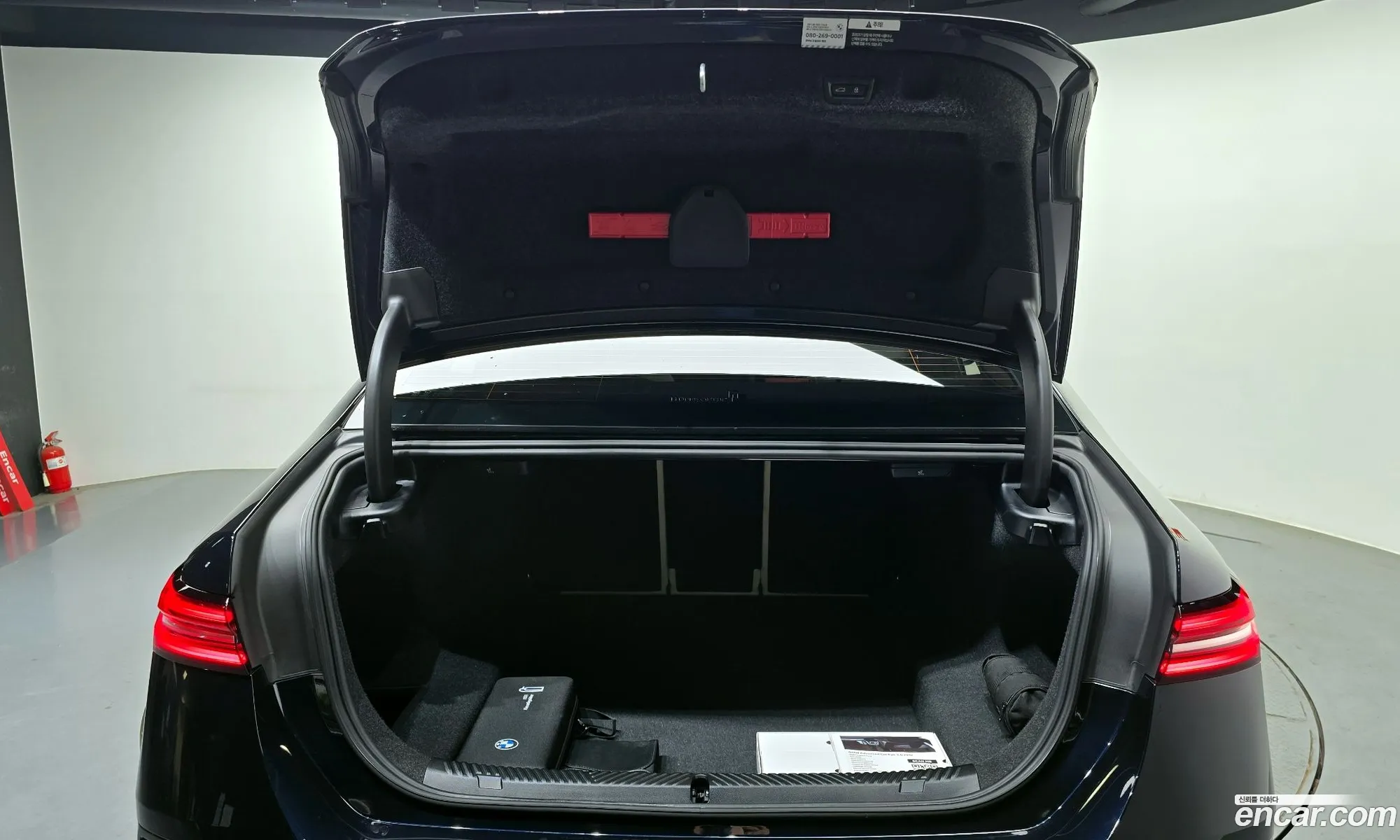 BMW 5 Series 2025 WBA21FJ00SCT99417 — 32