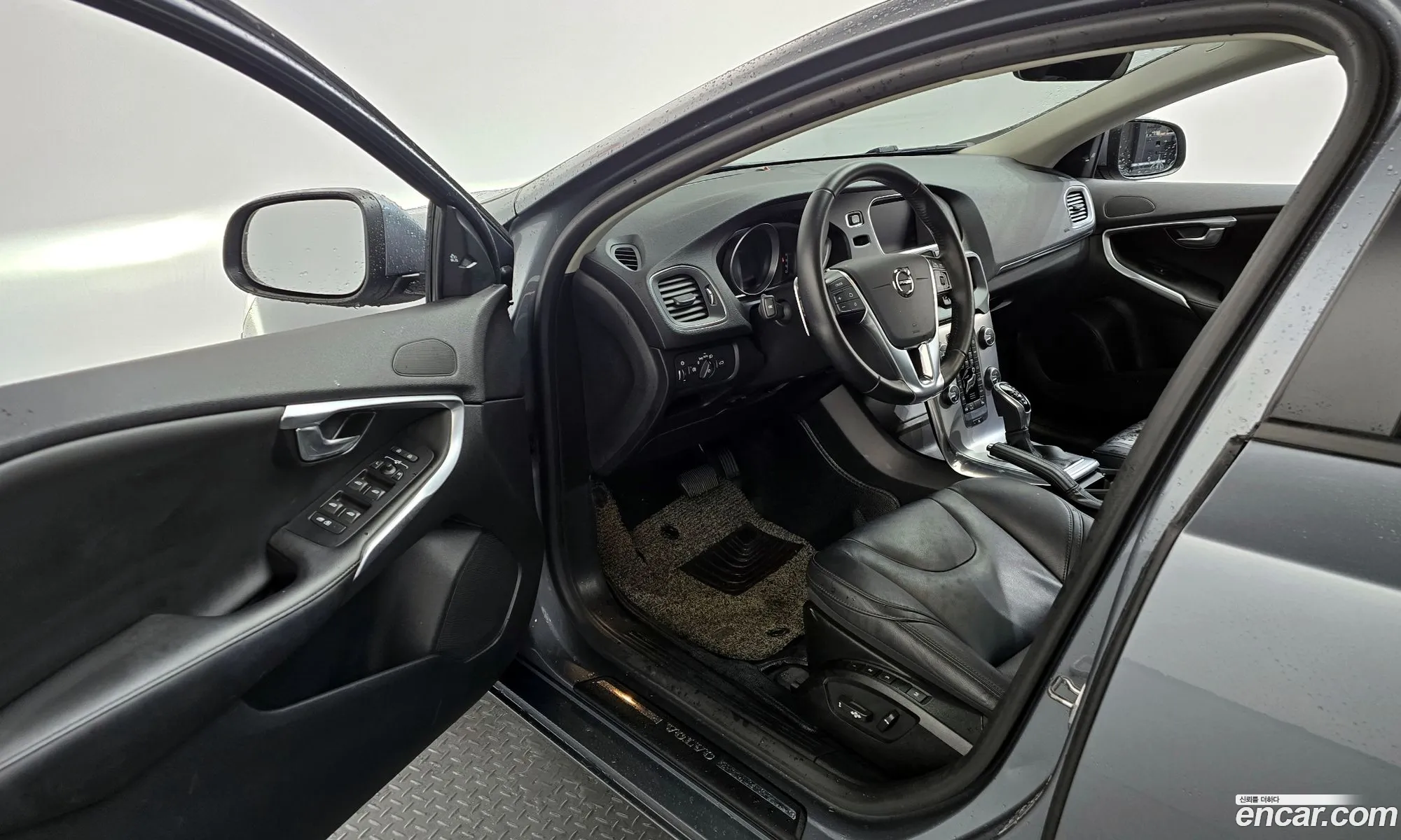Volvo V40 2018 YV1MV79K0J2463541 — 26