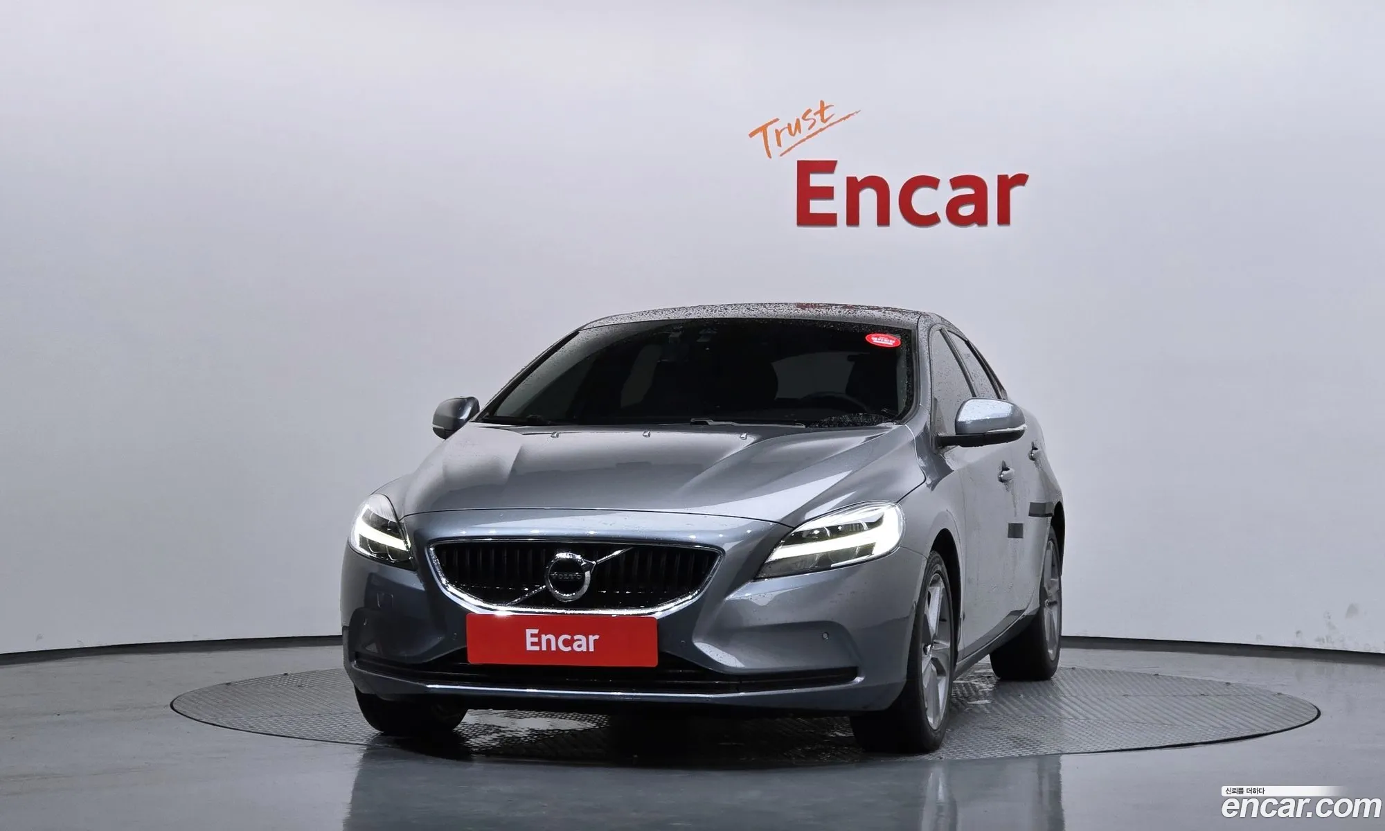 Volvo V40 2018 YV1MV79K0J2463541 — 10