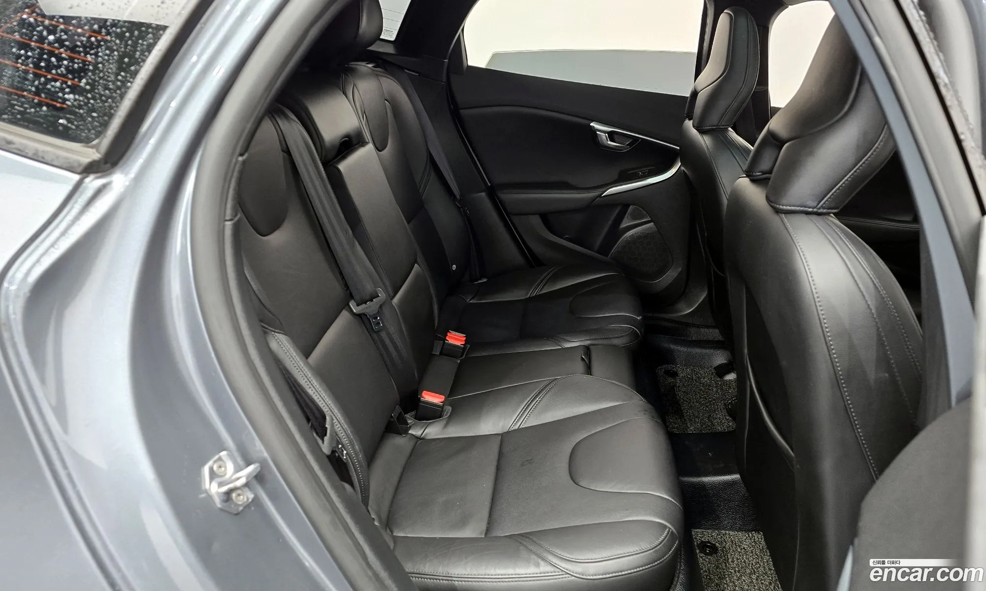 Volvo V40 2018 YV1MV79K0J2463541 — 32