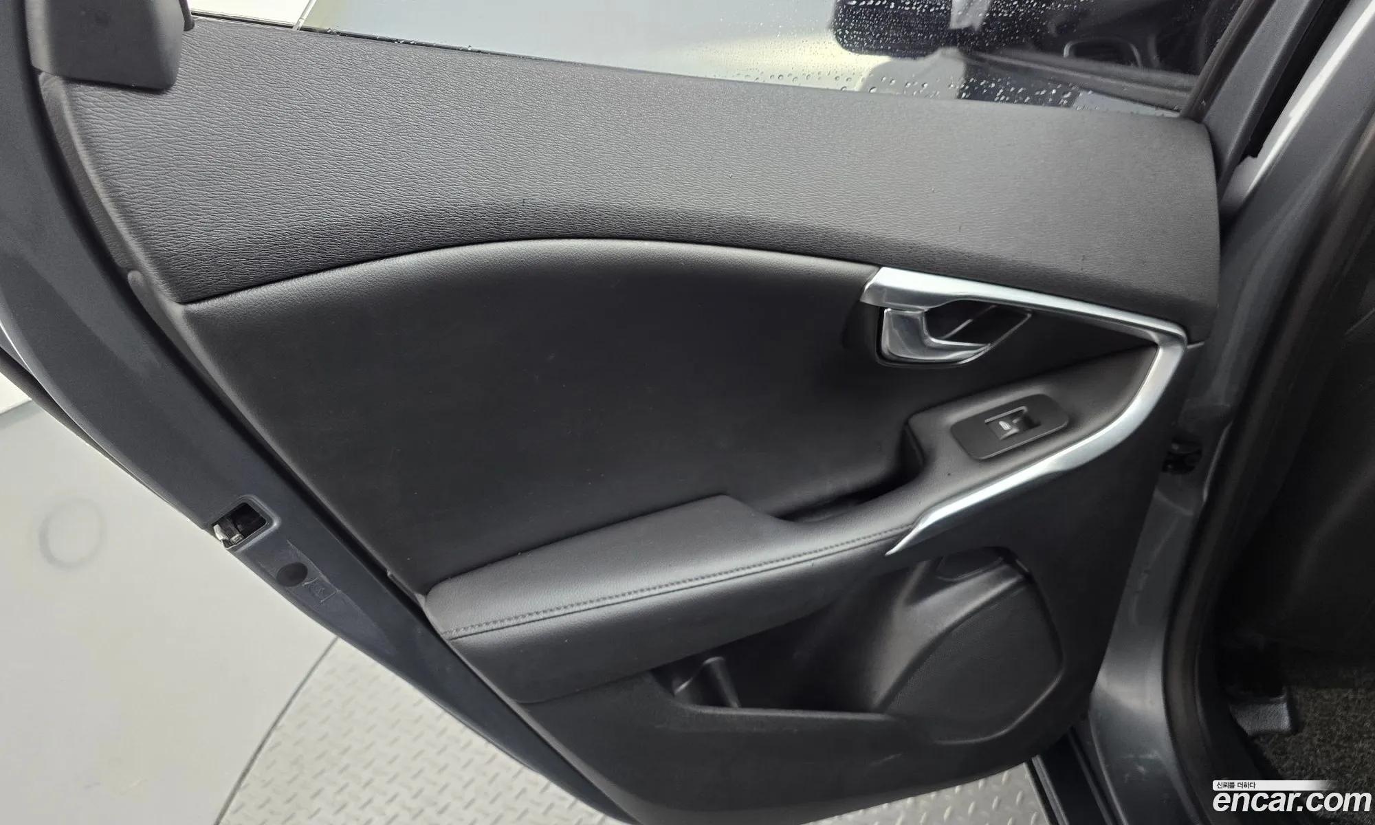 Volvo V40 2018 YV1MV79K0J2463541 — 3