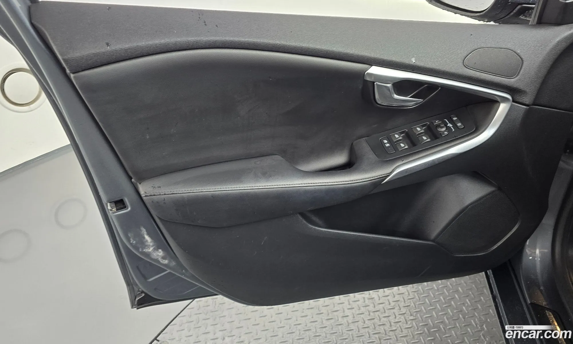 Volvo V40 2018 YV1MV79K0J2463541 — 27