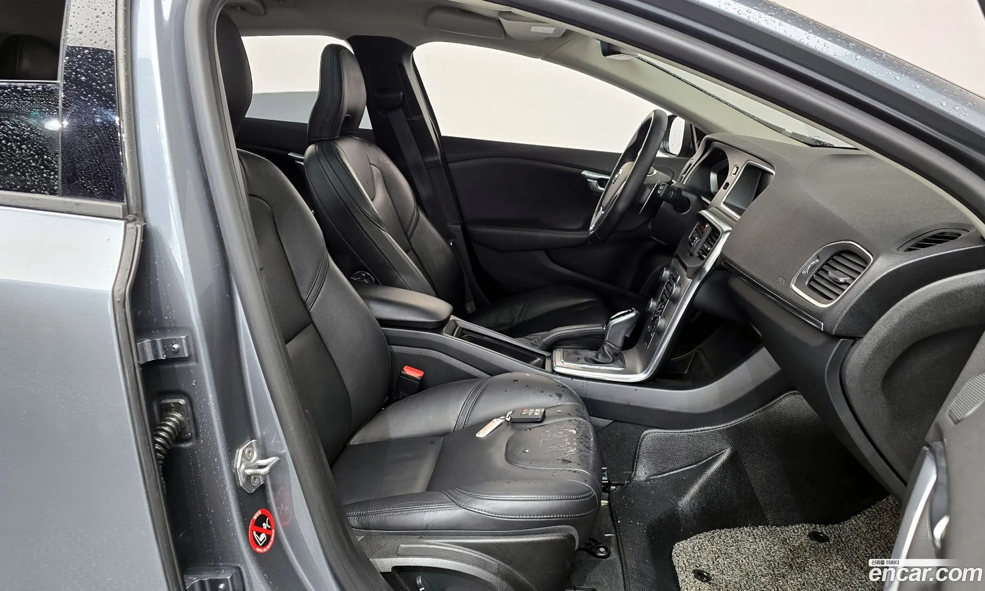 Volvo V40 2018 YV1MV79K0J2463541 — 24