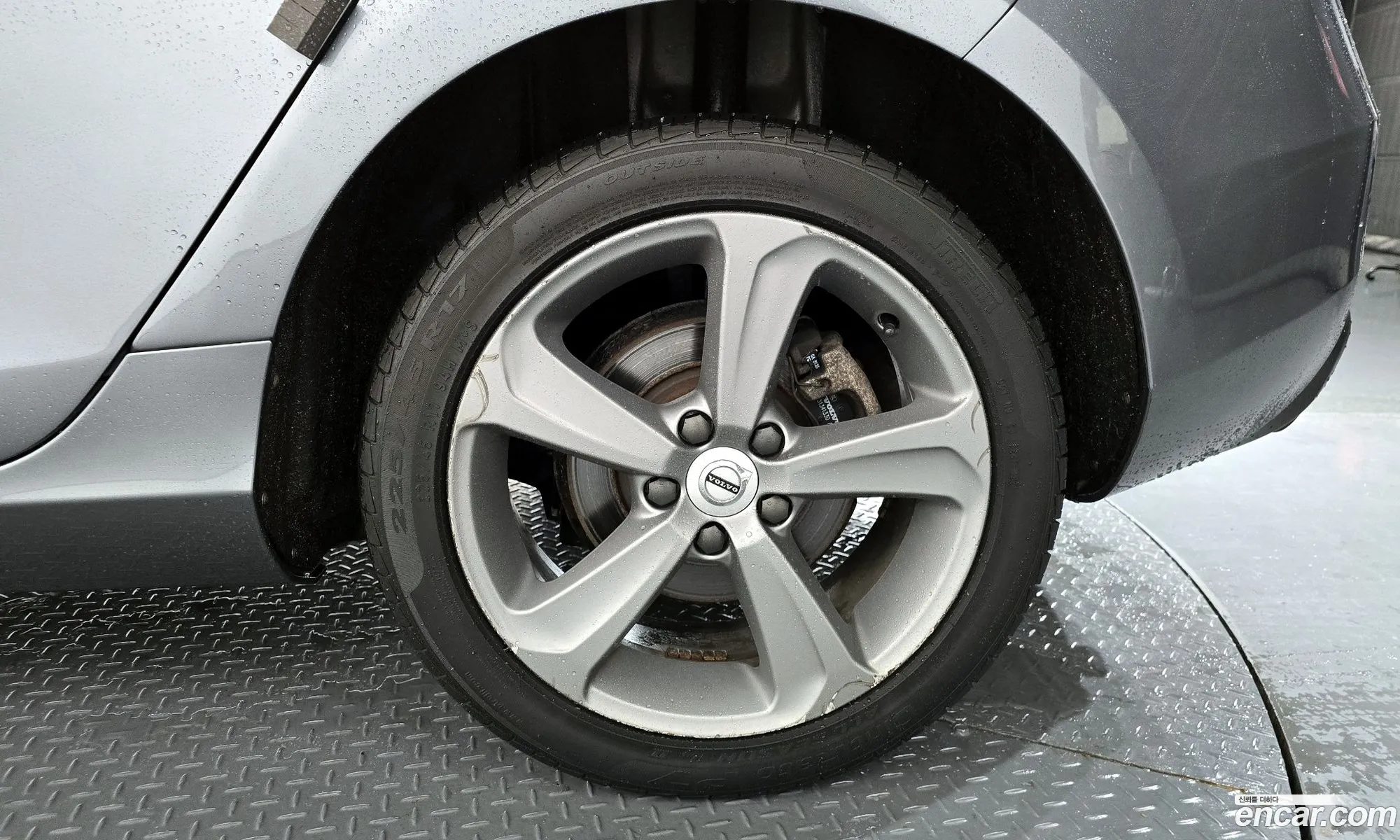 Volvo V40 2018 YV1MV79K0J2463541 — 9