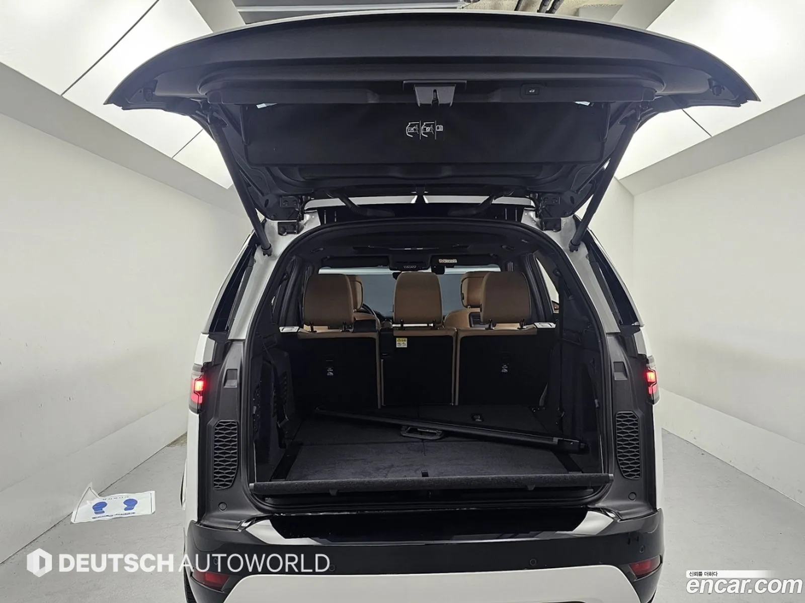 Land Rover Discovery 5 2025 — 17