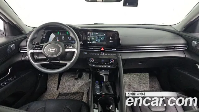 Hyundai Elantra 2025 — 4