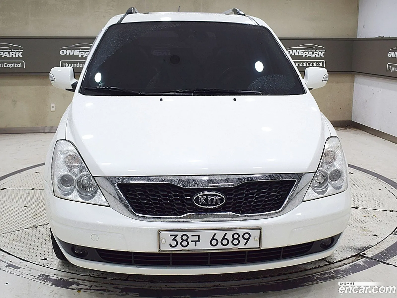 Kia Carnival R 2010 — 14