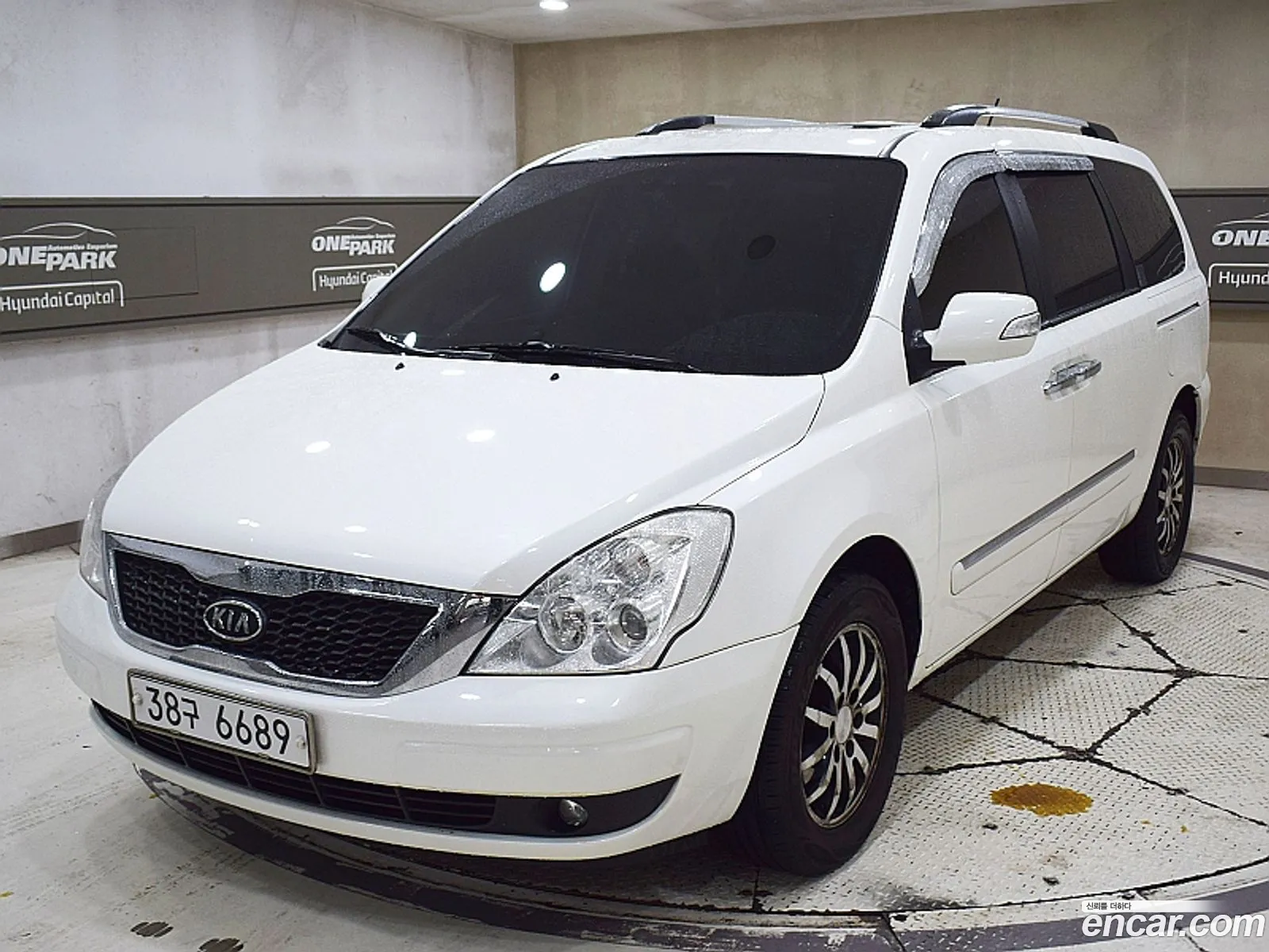 Kia Carnival R 2010 — 15