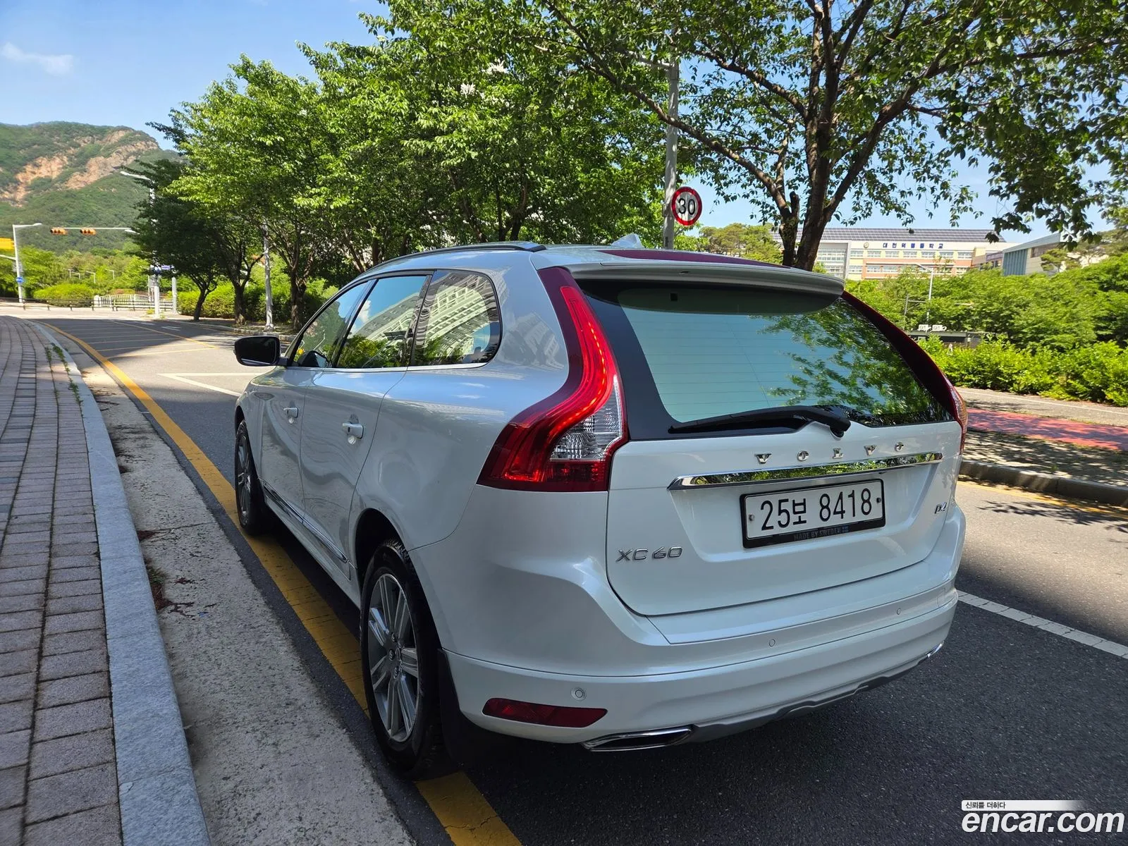 Volvo XC60 2017 — 16