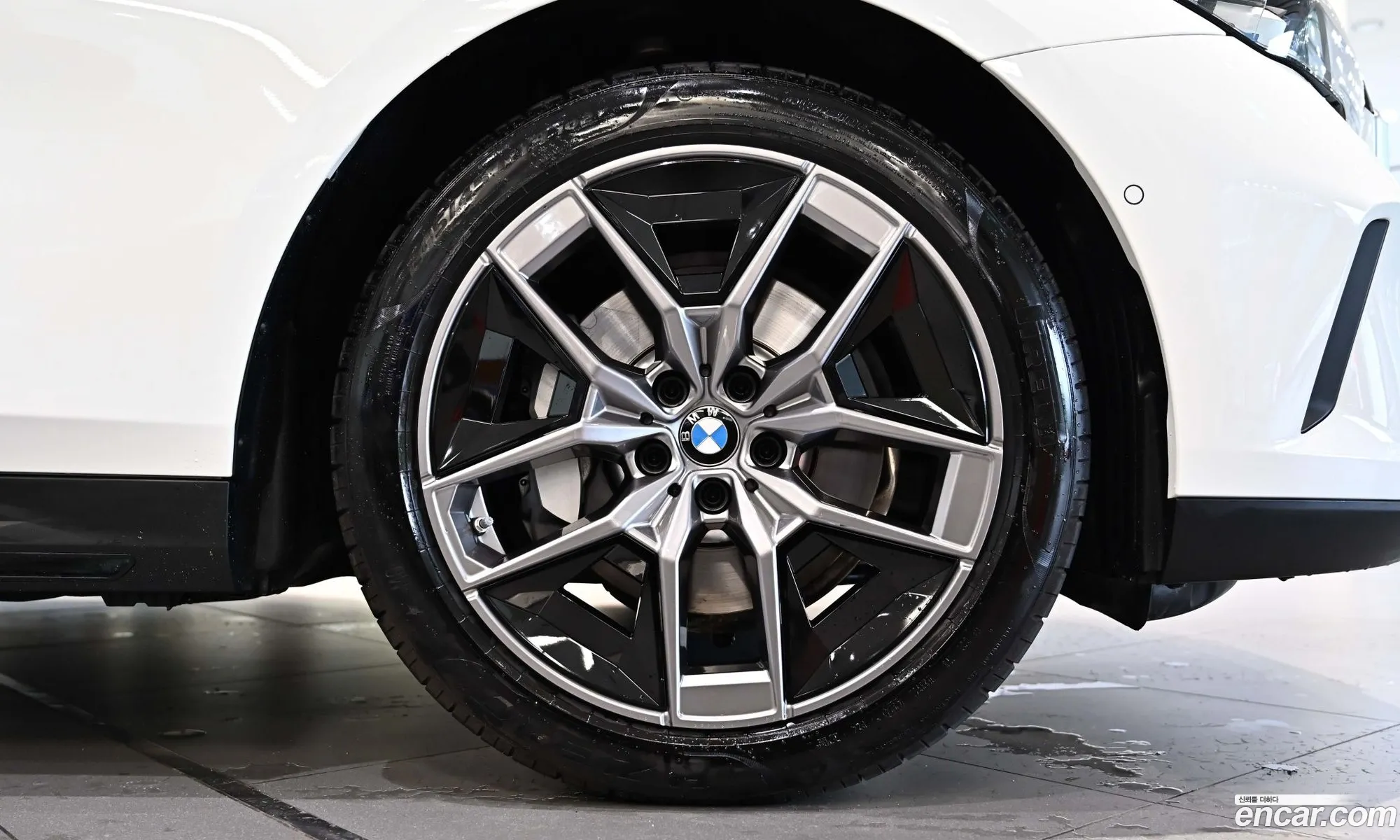 BMW 5 Series 2025 — 18