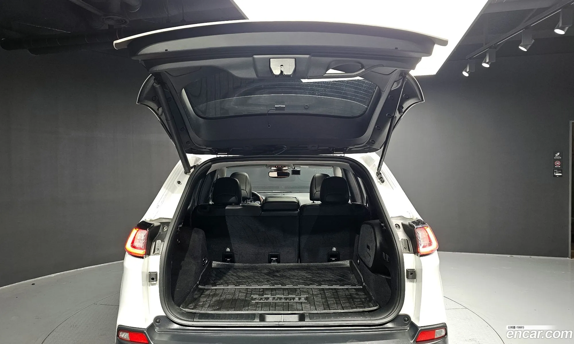 Jeep Cherokee 2020 1C4PJMDB7LD648138 — 28