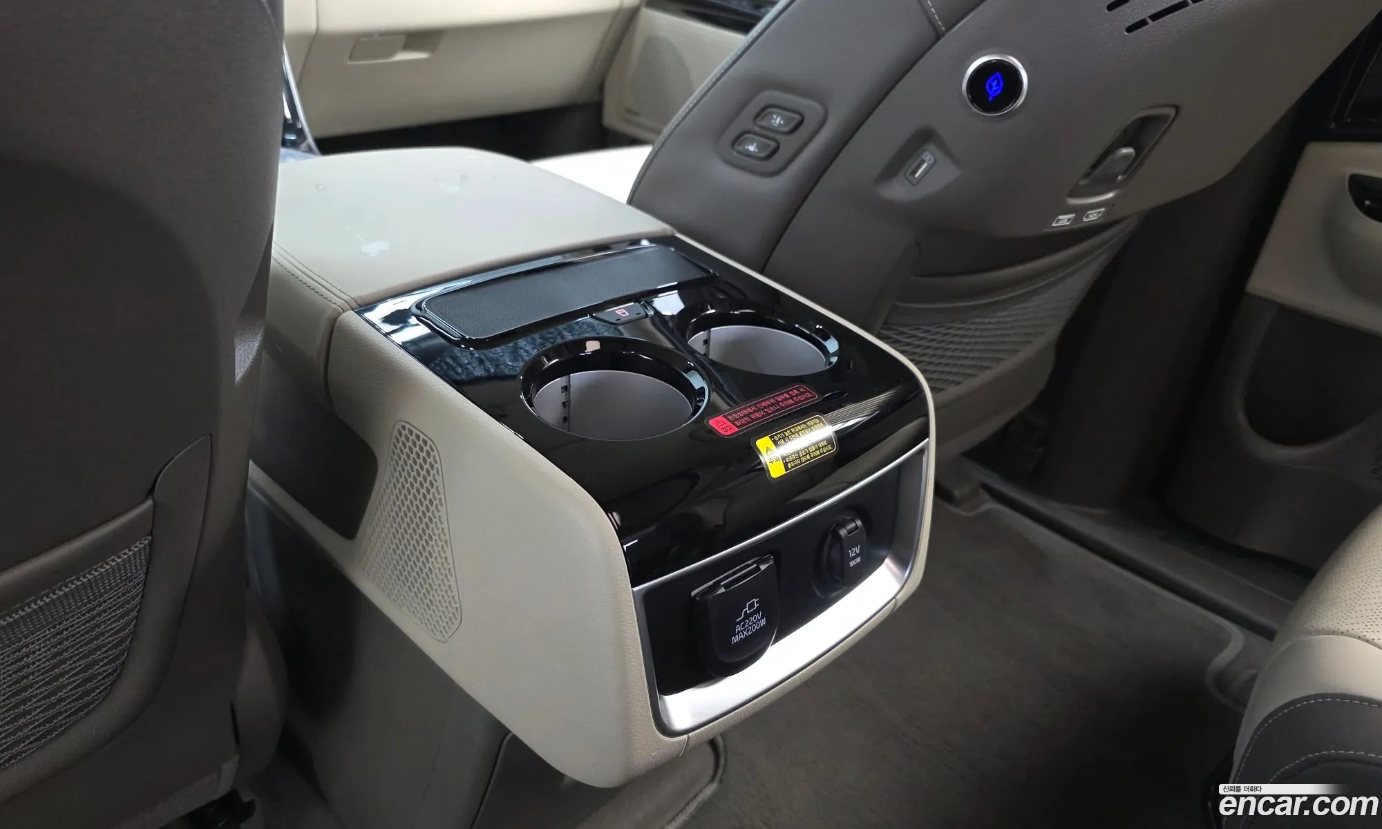 Kia Carnival 2023 — 17