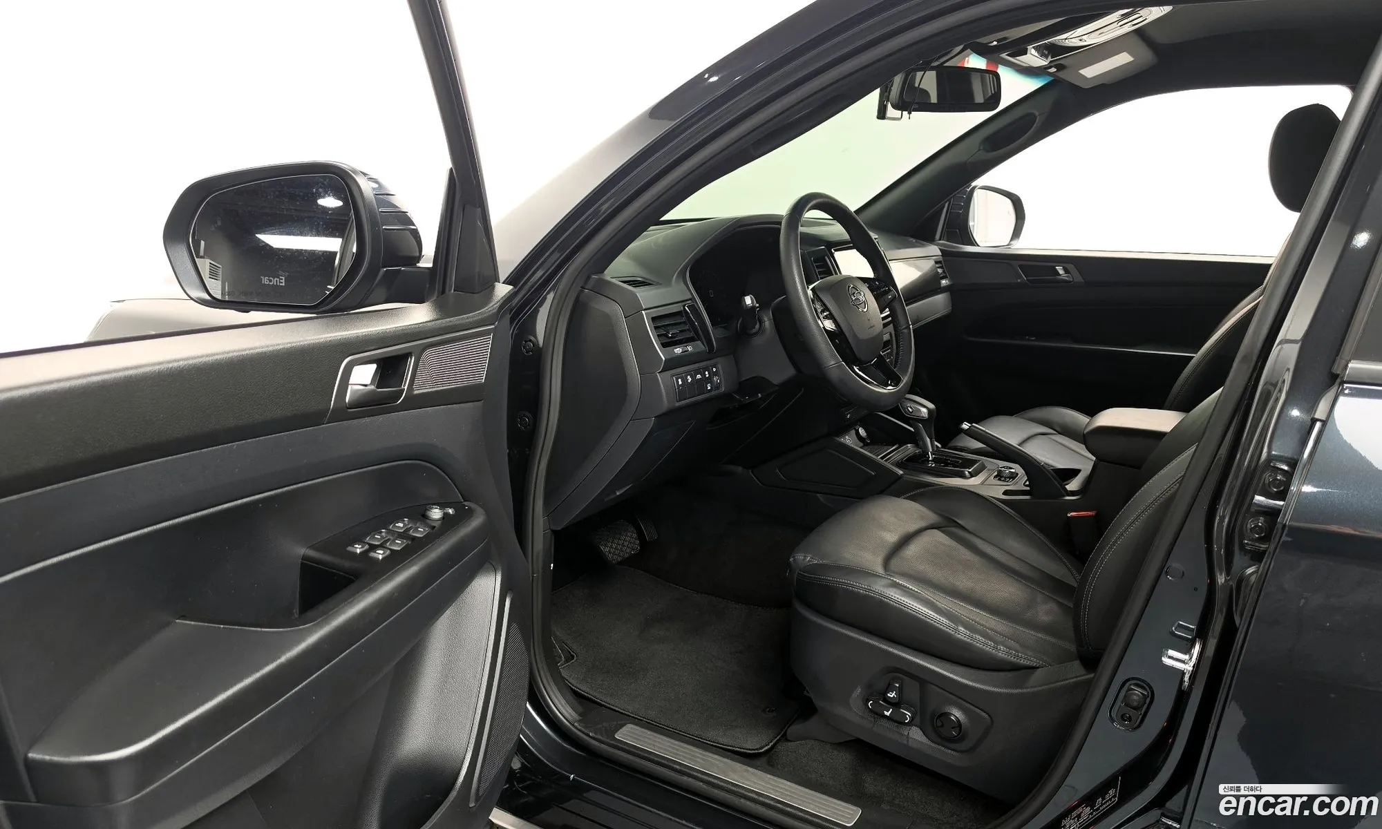 KG Mobility (SsangYong) Rexton Sports Khan 2023 — 11