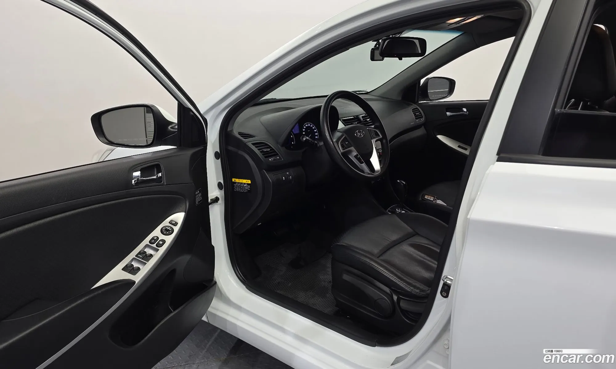 Hyundai Accent 2011 — 16