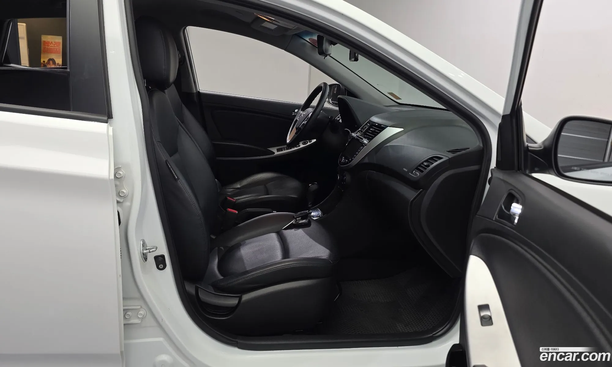 Hyundai Accent 2011 — 19