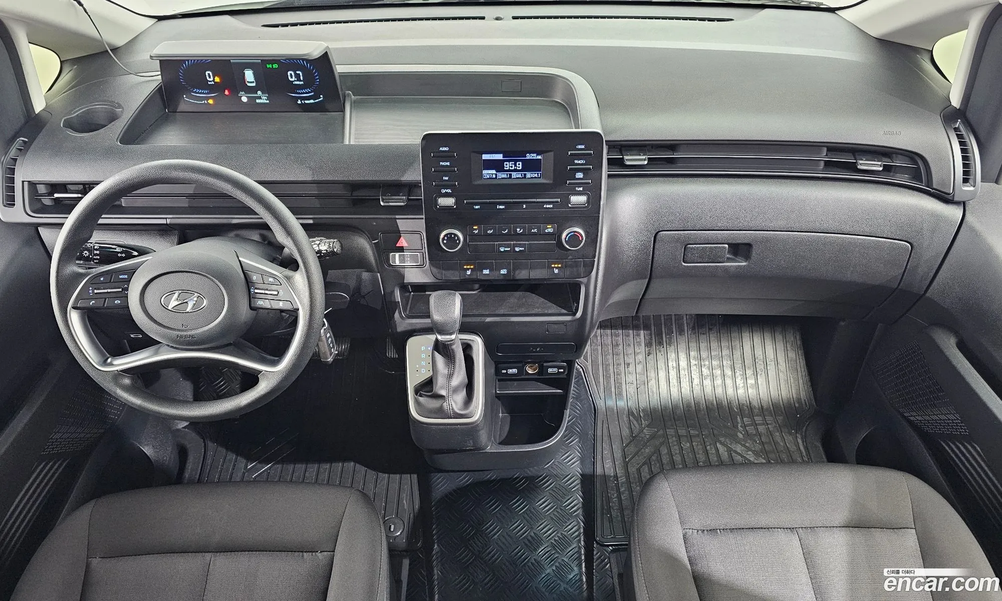 Hyundai Staria 2021 — 18
