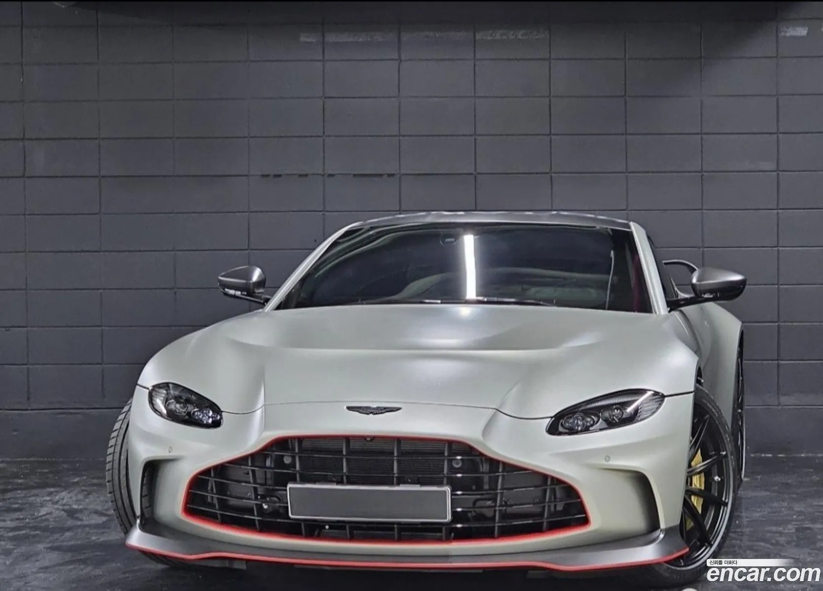 Aston Martin Vantage 2023 — 18