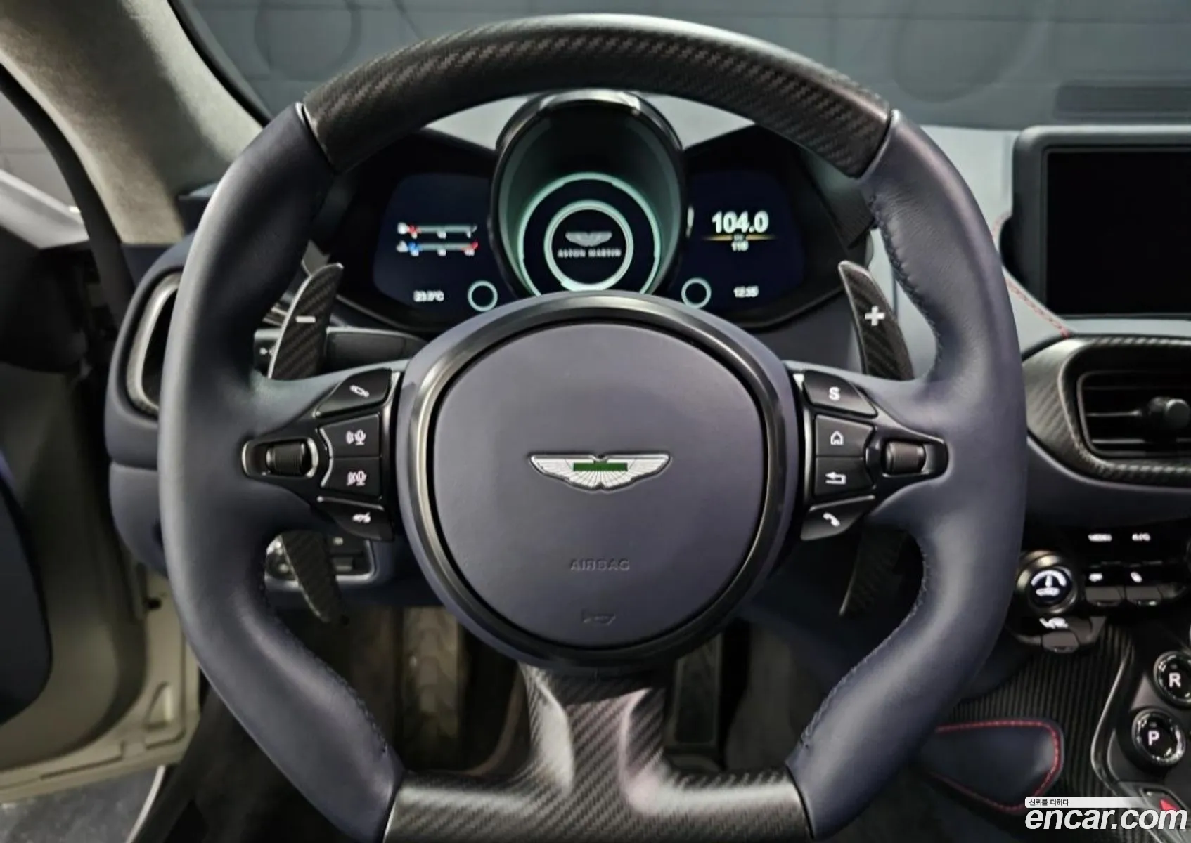 Aston Martin Vantage 2023 — 10