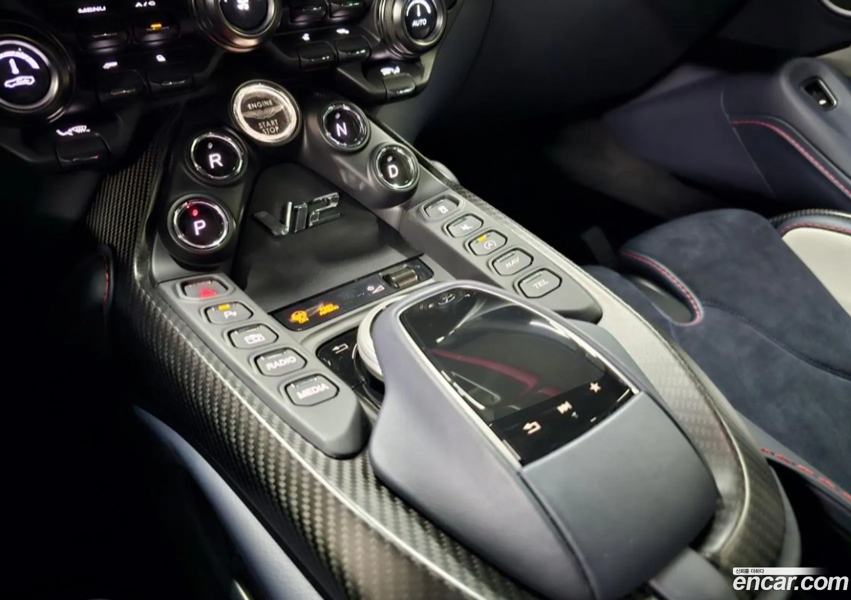 Aston Martin Vantage 2023 — 12