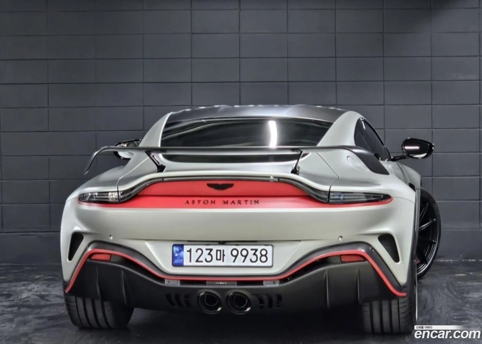 Aston Martin Vantage 2023 — 6