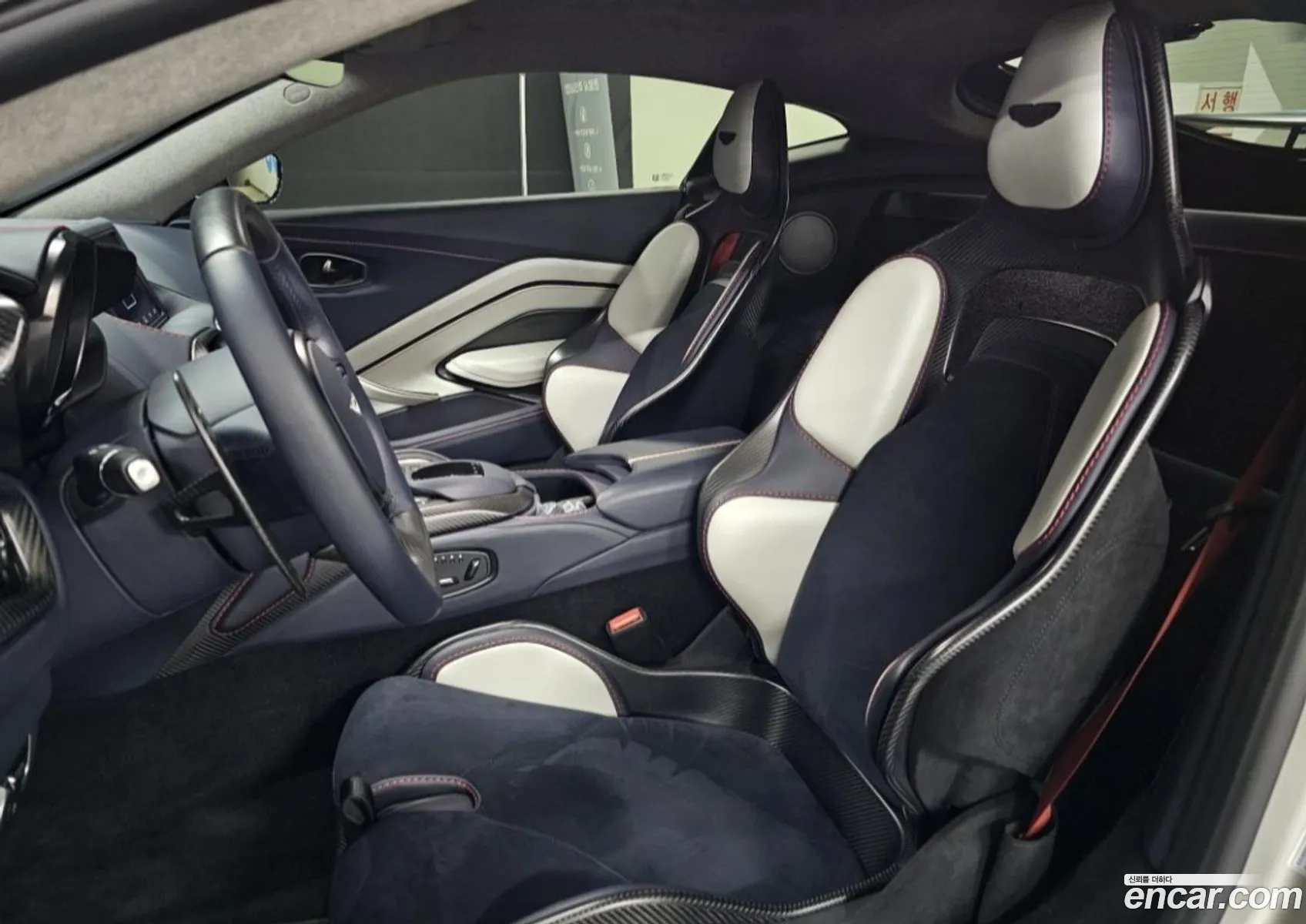 Aston Martin Vantage 2023 — 20