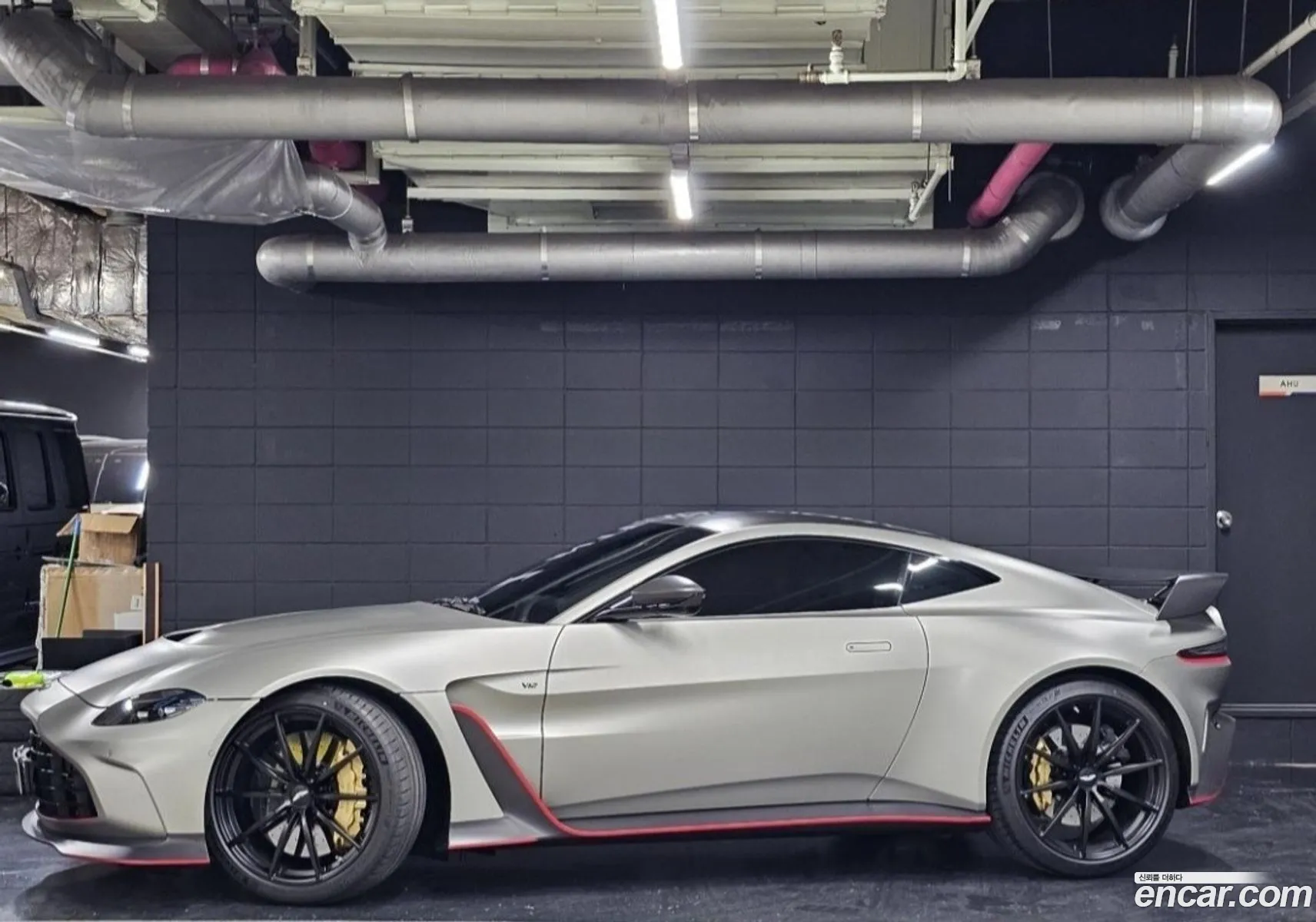 Aston Martin Vantage 2023 — 15