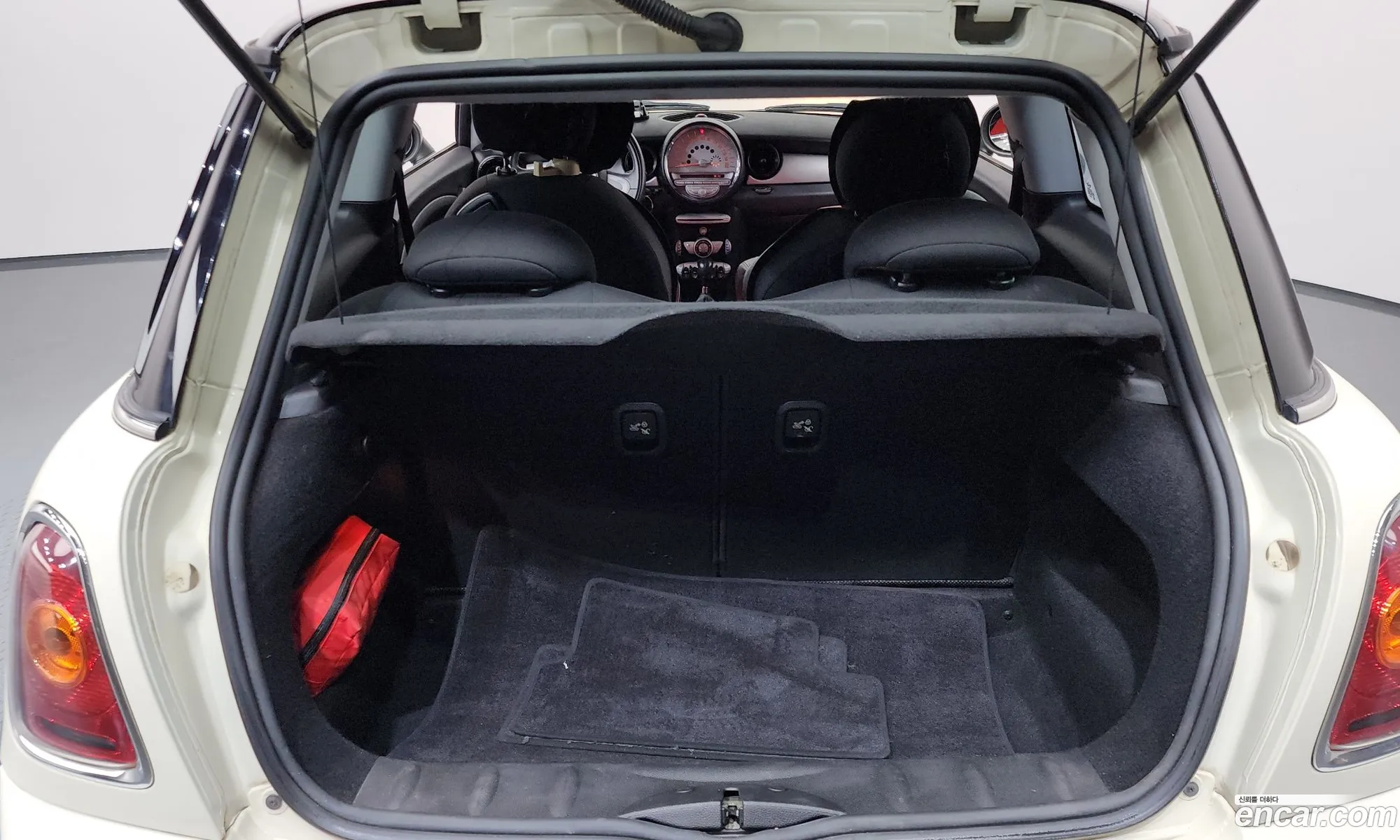 Mini Cooper 2009 WMWMF31039TW44004 — 3