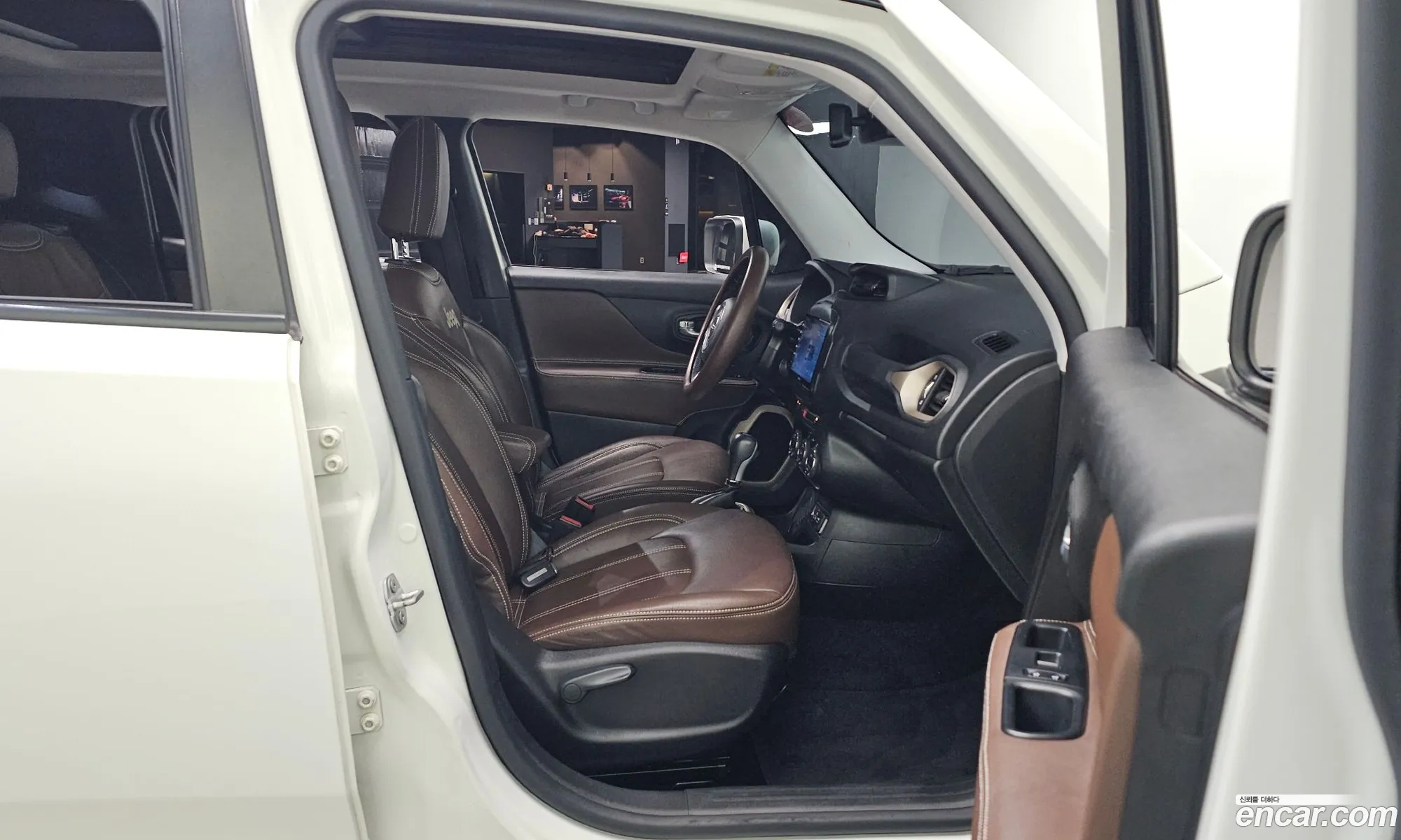 Jeep Renegade 2016 1C4BU0000GPD57555 — 16
