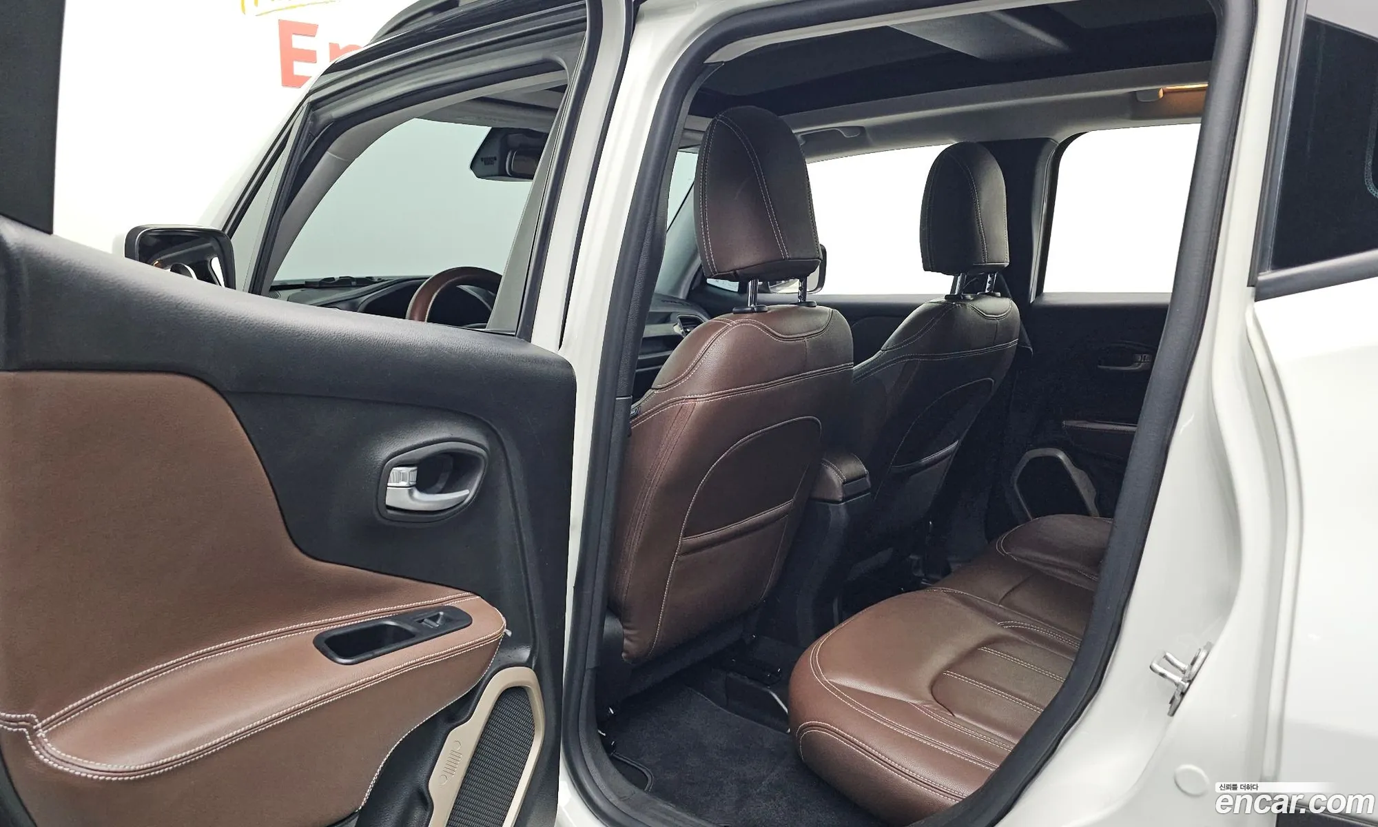 Jeep Renegade 2016 1C4BU0000GPD57555 — 4