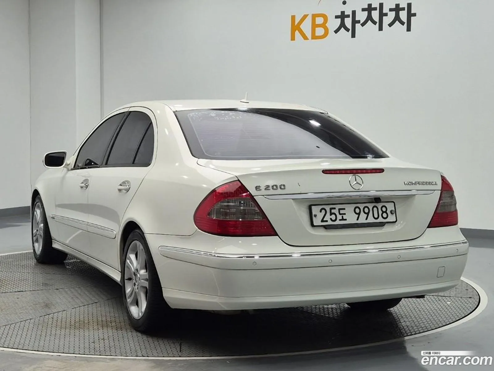 Mercedes-Benz E-Class W211 2007 — 14