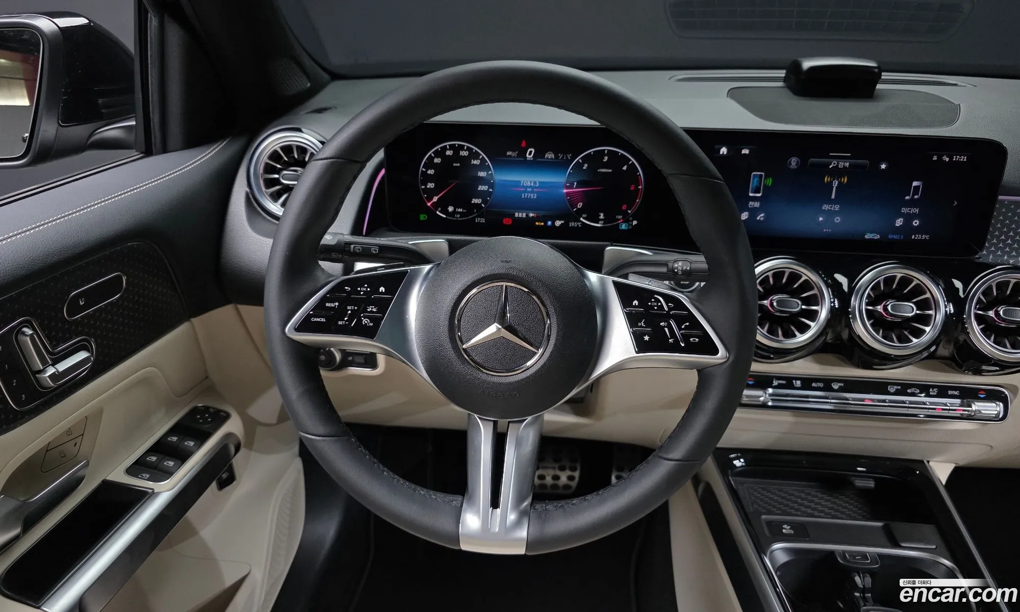 Mercedes-Benz GLB-Class X247 2024 — 2