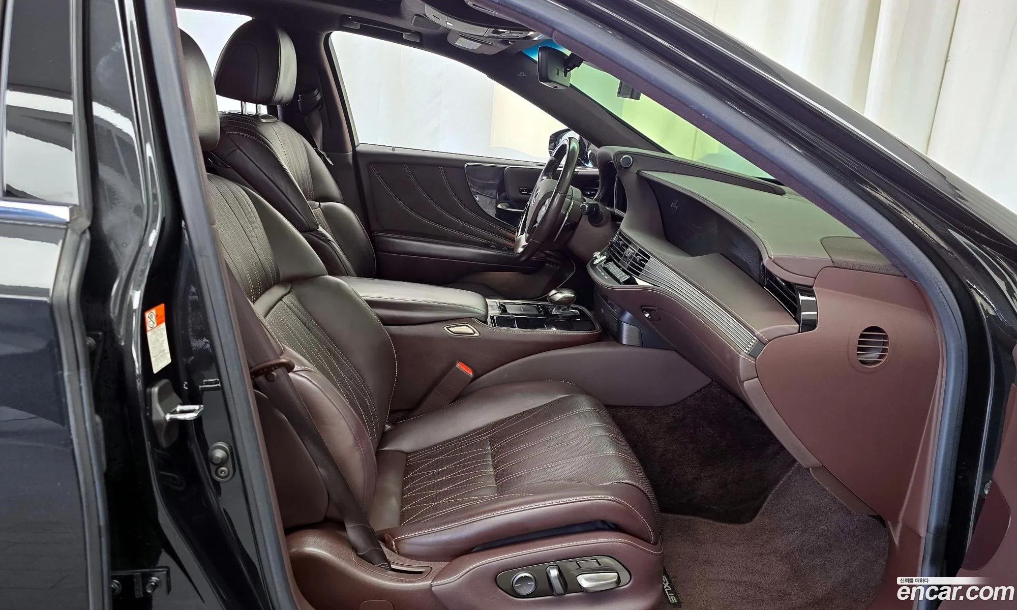 Lexus LS500 2019 — 19