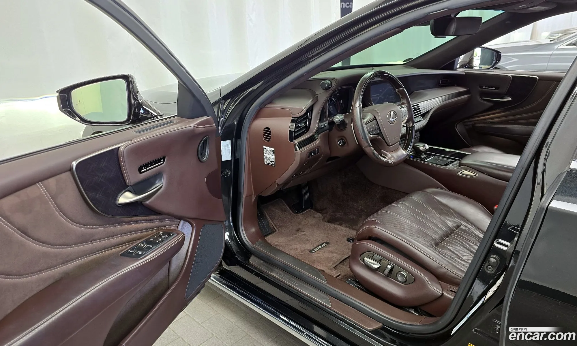 Lexus LS500 2019 — 10