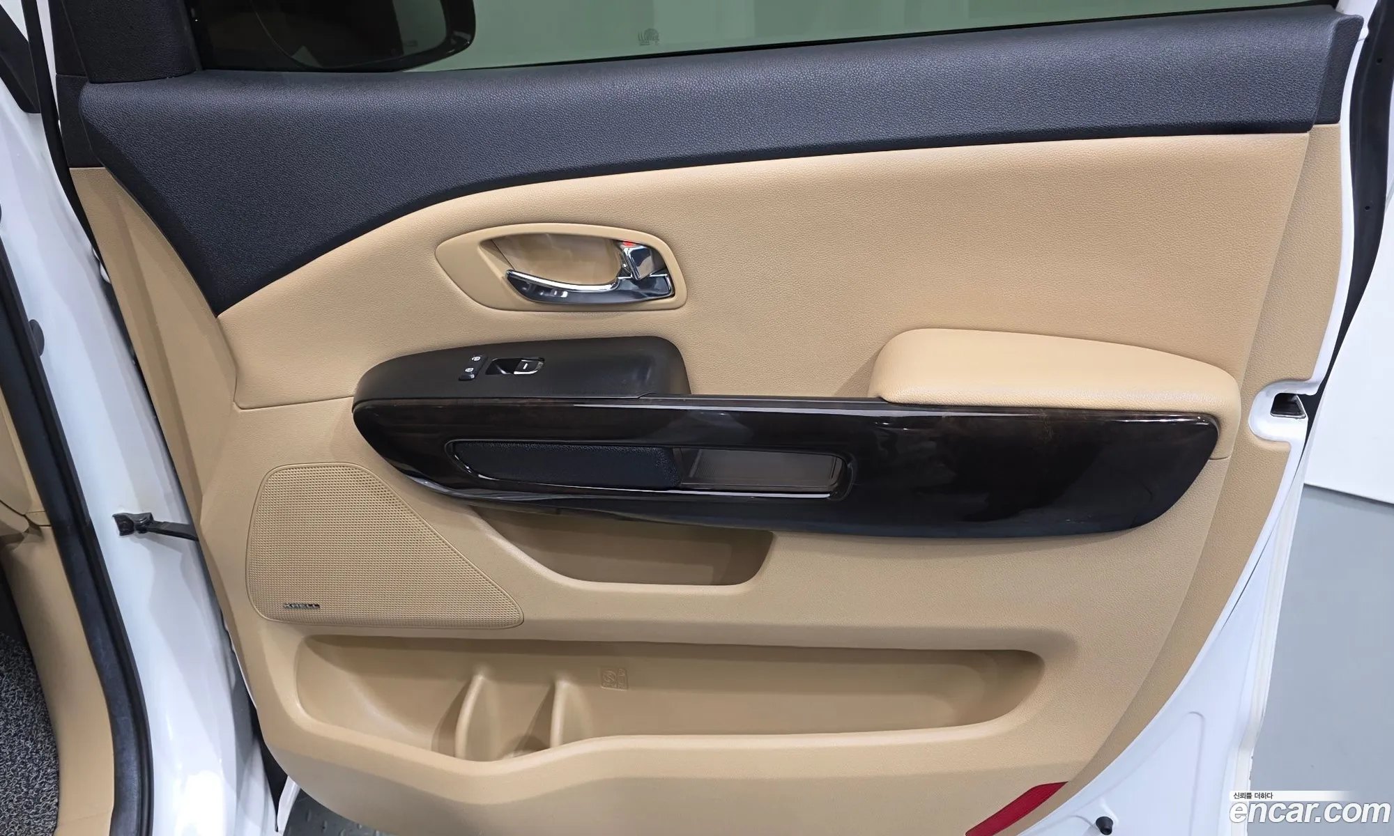 Kia Carnival 2018 KNAME81ABKS462796 — 12