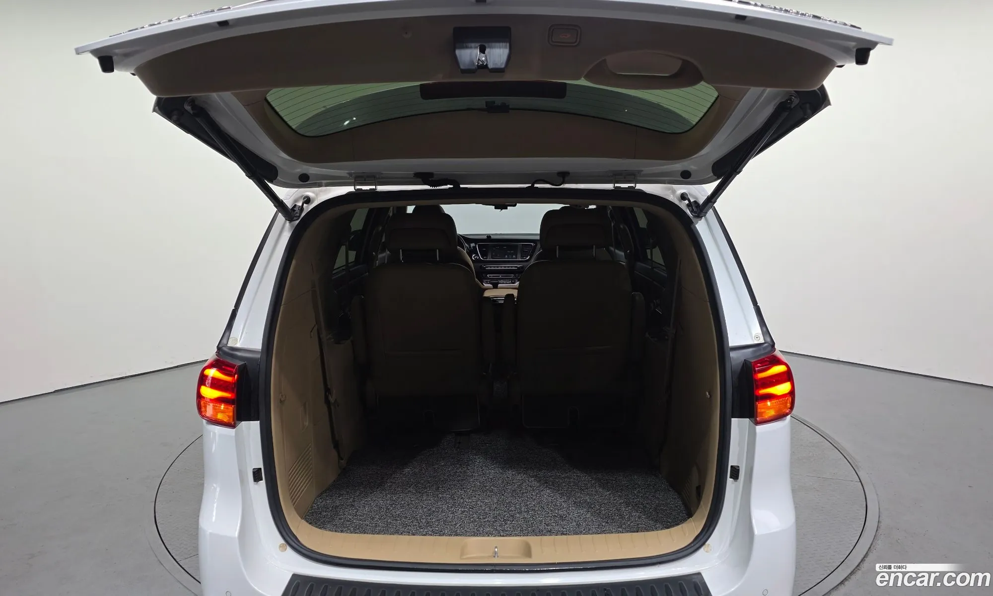 Kia Carnival 2018 KNAME81ABKS462796 — 5