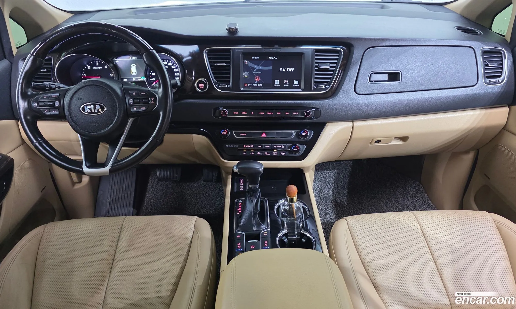Kia Carnival 2018 KNAME81ABKS462796 — 17