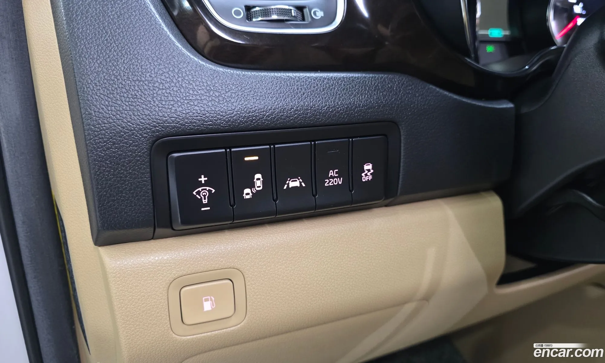 Kia Carnival 2018 KNAME81ABKS462796 — 18