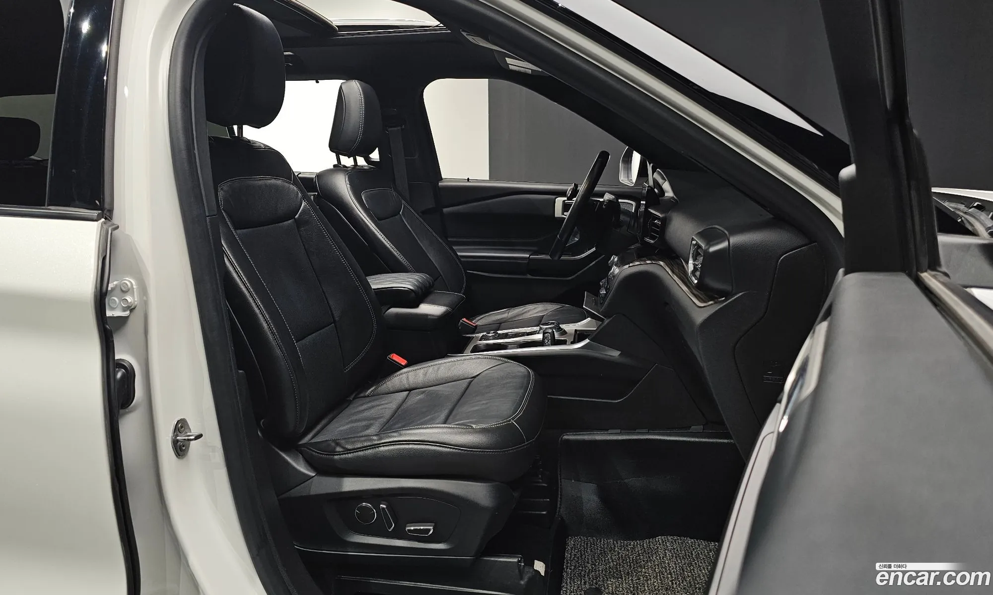 Ford Explorer 6th Gen 2020 1FMSK8FH4LGB69993 — 25