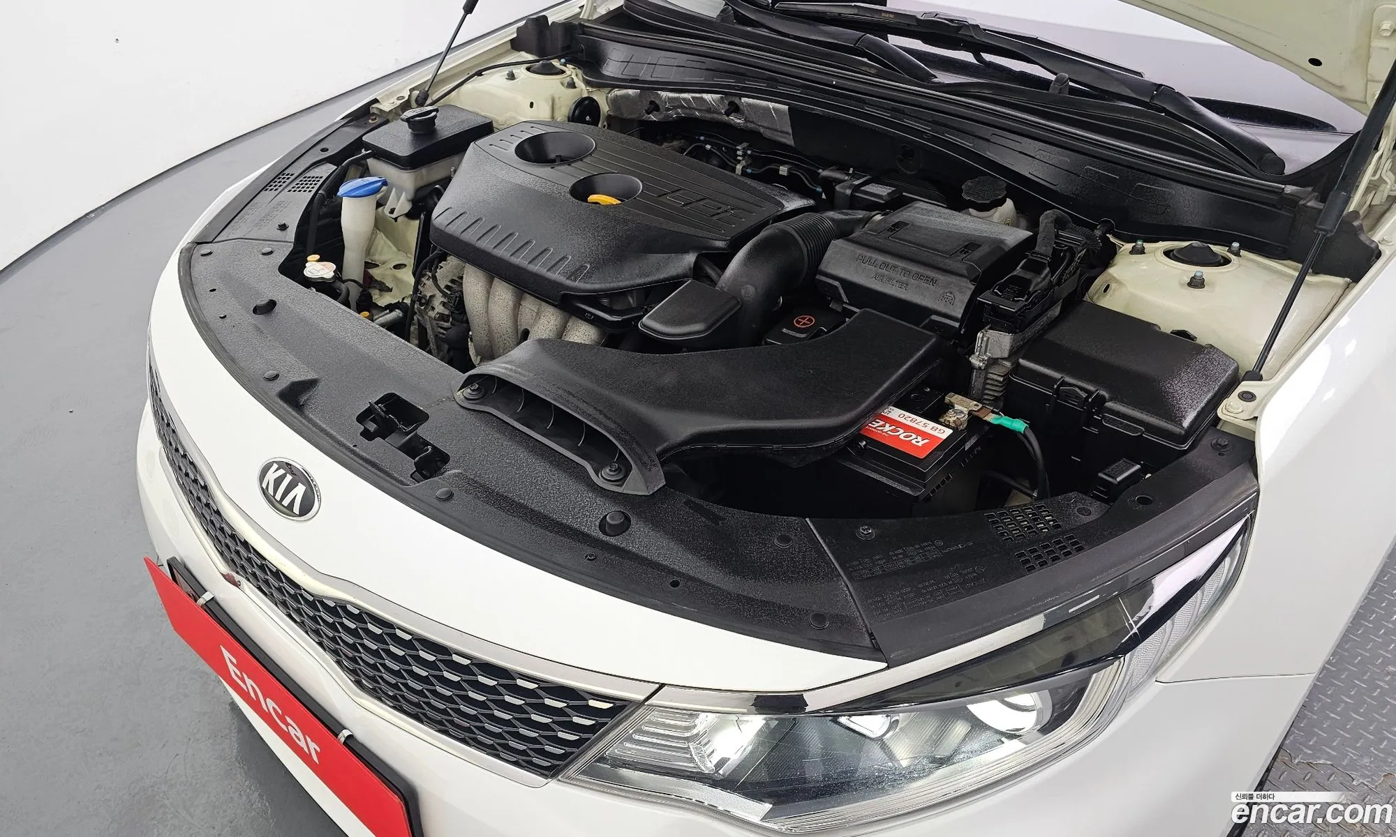 Kia K5 2017 KNAGS416BJA215518 — 4