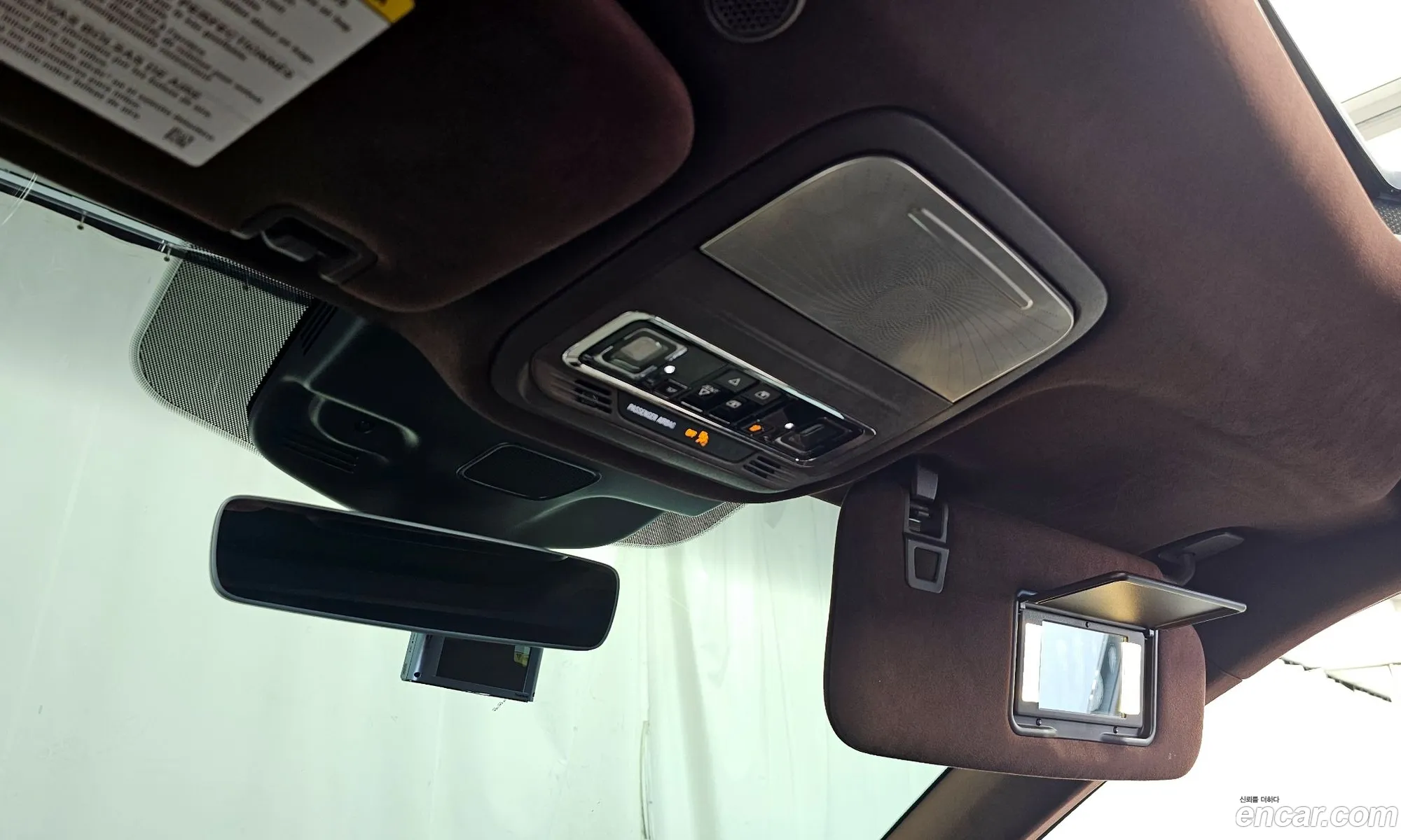 Lincoln Aviator 2020 5LM5J9XC5MGL01229 — 18