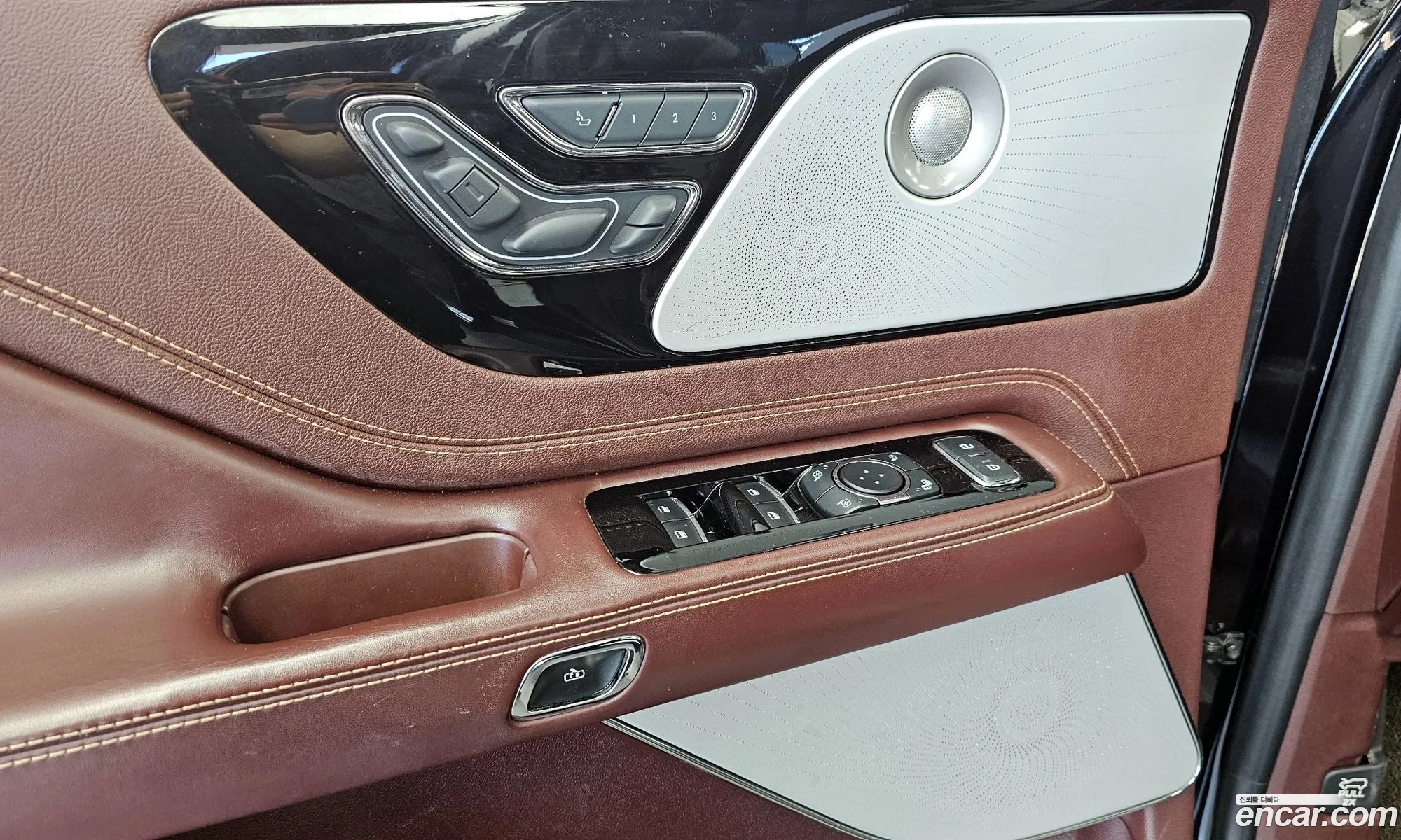 Lincoln Aviator 2020 5LM5J9XC5MGL01229 — 5