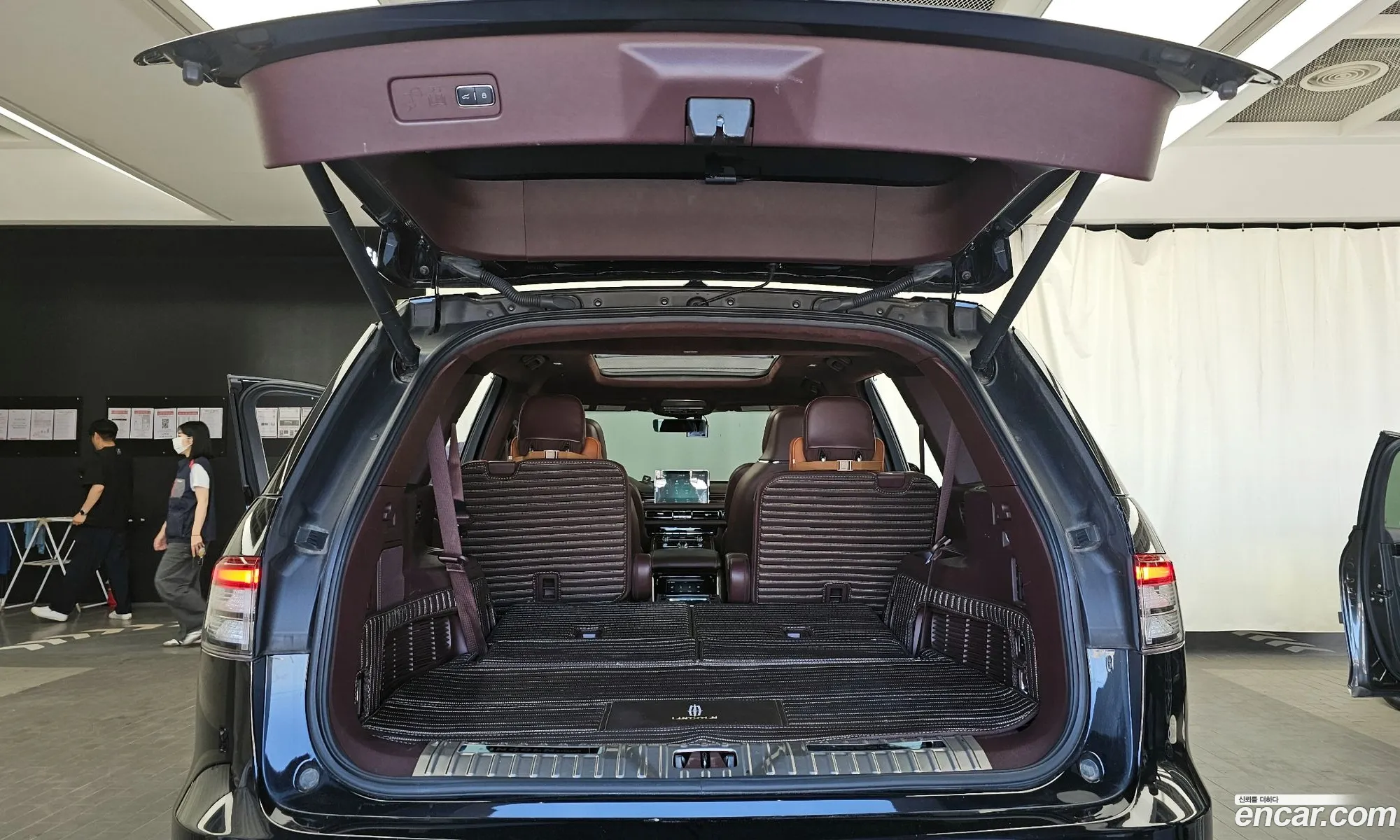 Lincoln Aviator 2020 5LM5J9XC5MGL01229 — 33