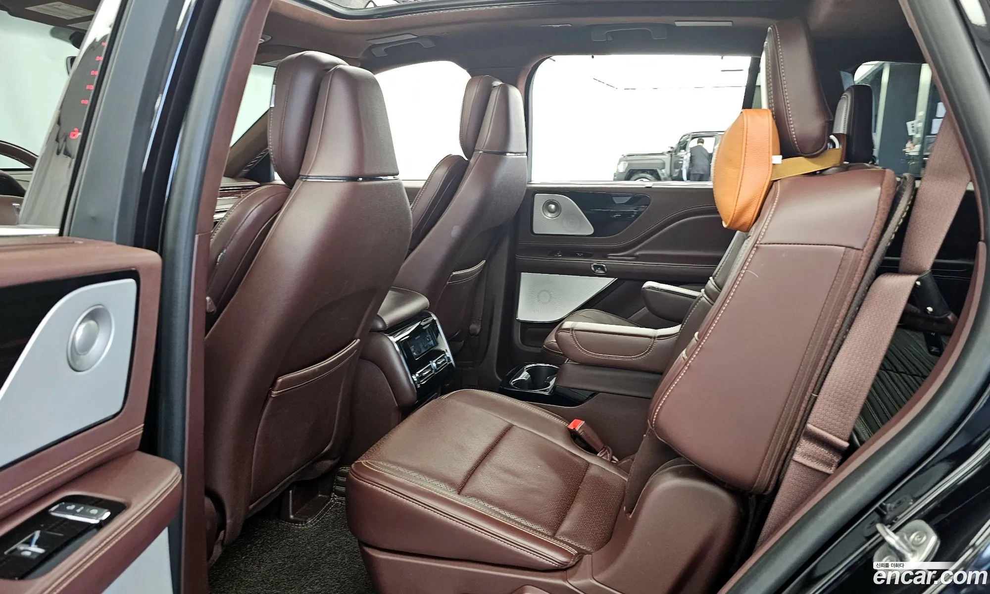 Lincoln Aviator 2020 5LM5J9XC5MGL01229 — 12
