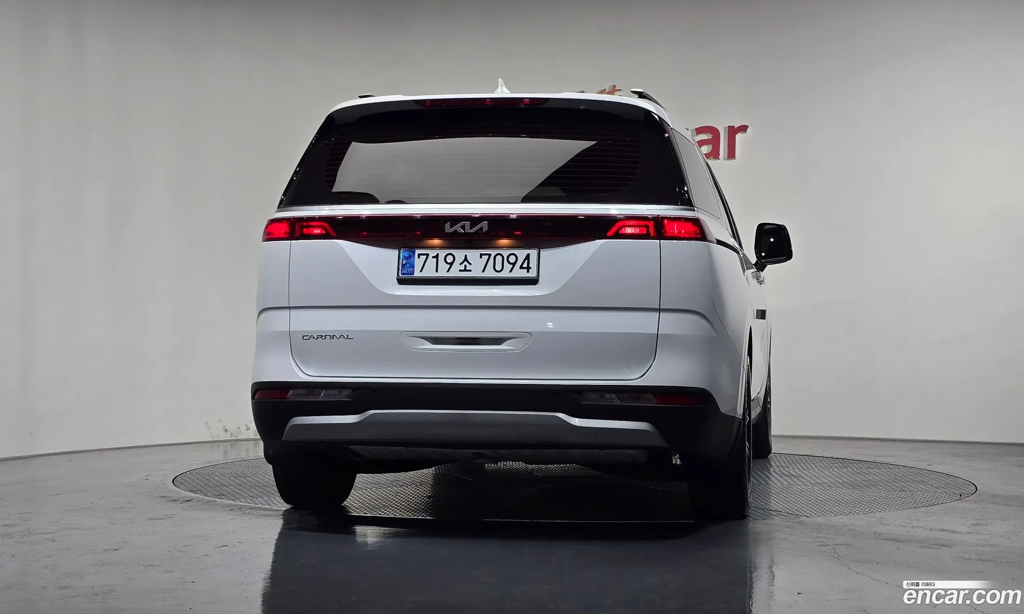 Kia Carnival 2023 — 2